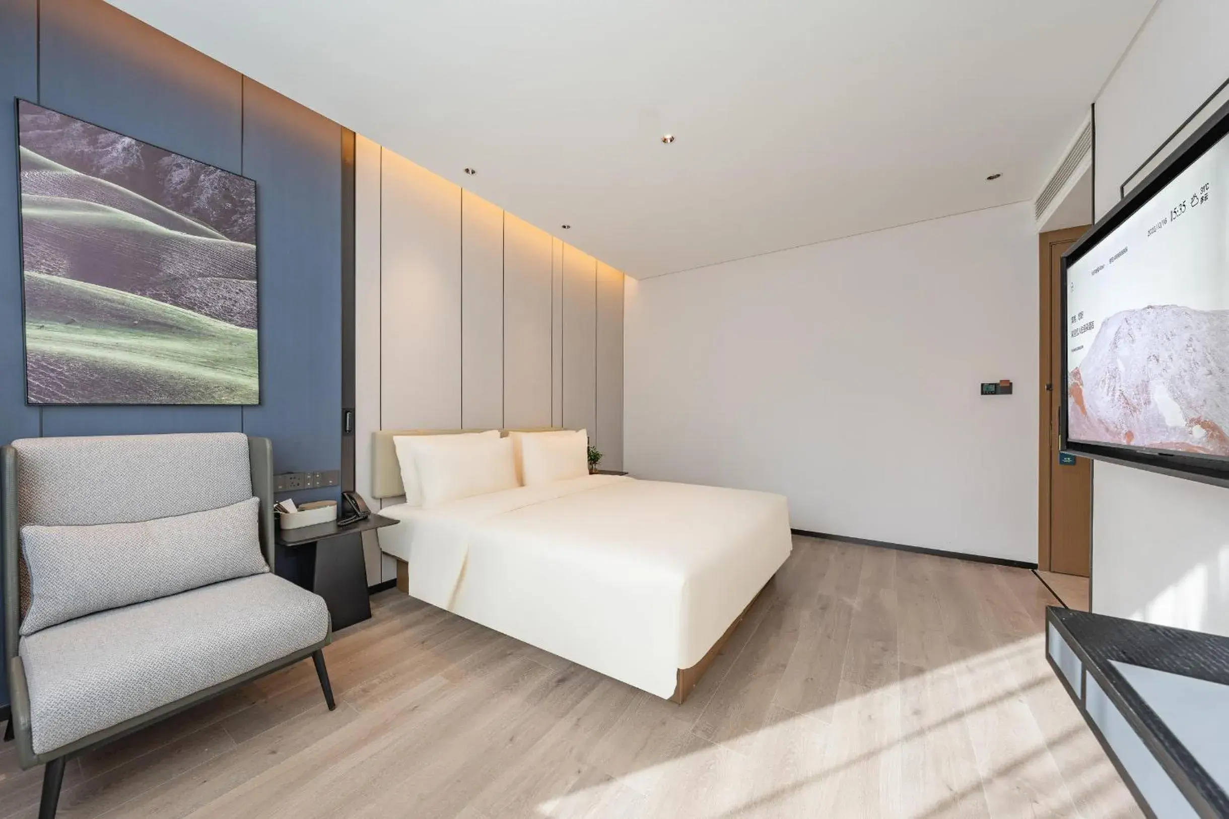 Bedroom, Bed in Atour Hotel Guangzhou Pazhou Exhibition Center Information Port-Free shuttle bus to Canton Fair Bedroom, Bed in Atour Hotel Guangzhou Pazhou Exhibition Center Information Port-Free shuttle bus to Canton Fair