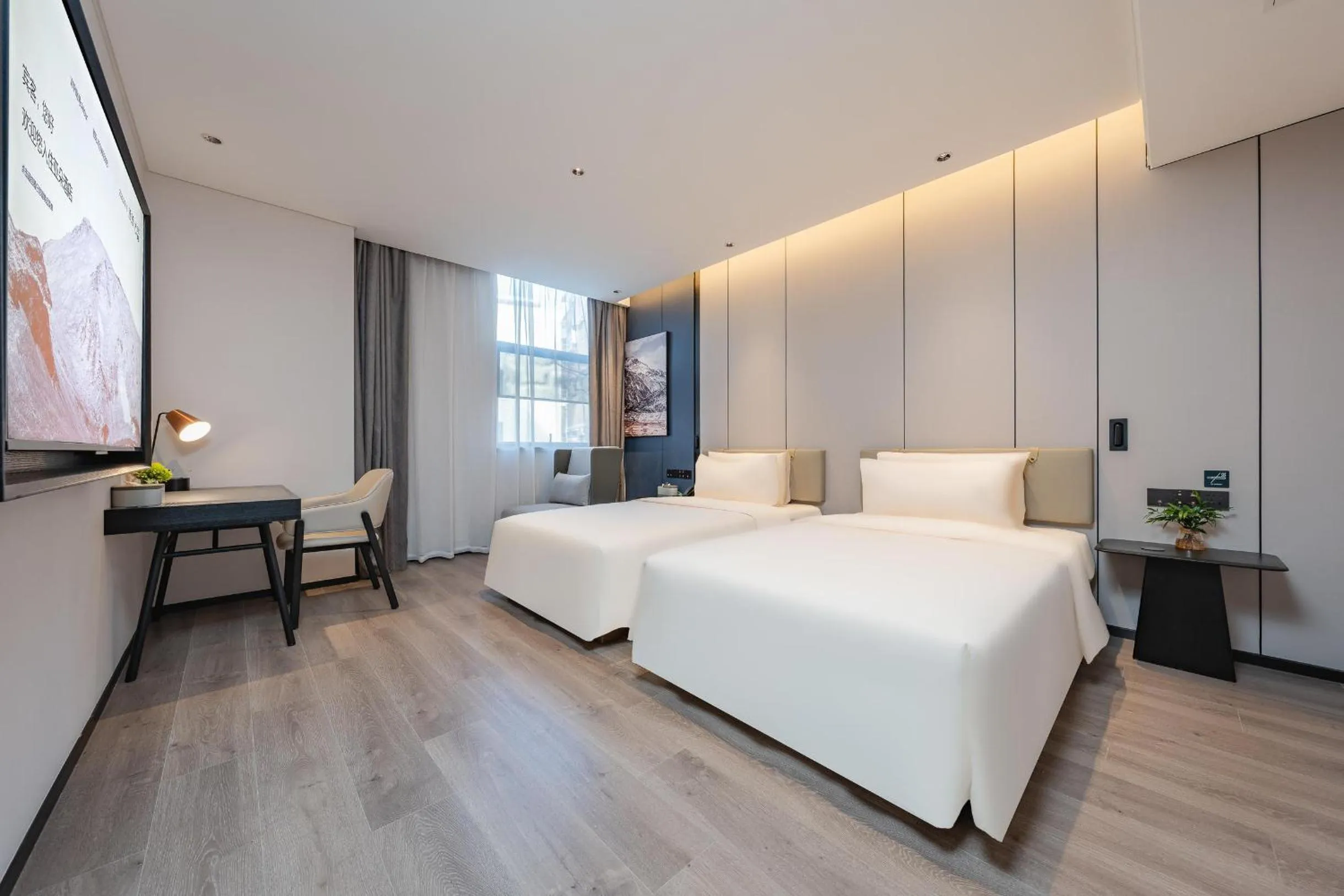 Photo of the whole room, Bed in Atour Hotel Guangzhou Pazhou Exhibition Center Information Port-Free shuttle bus to Canton Fair