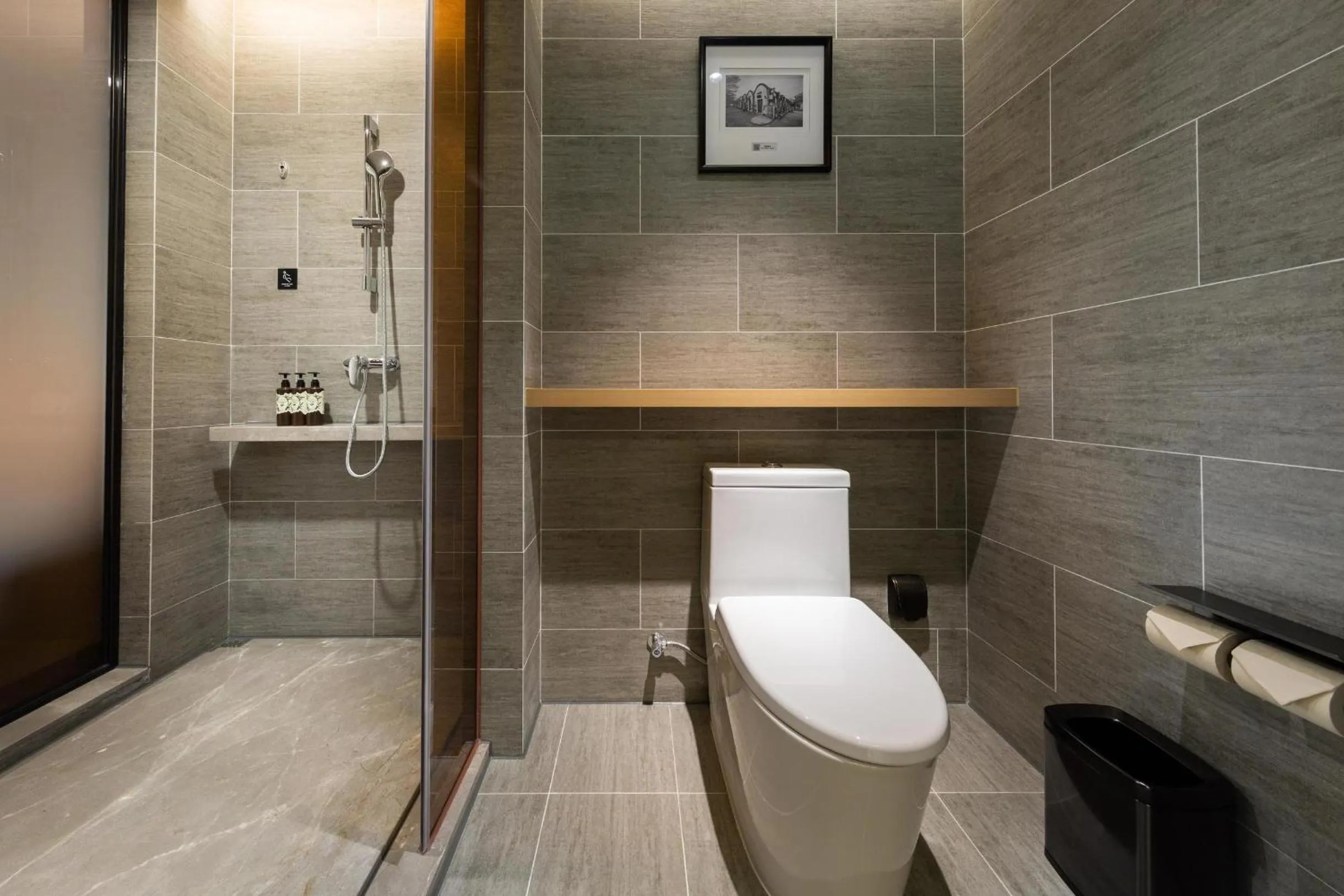 Shower in Atour Hotel Shenzhen Fuhai International Convention and Exhibition Center