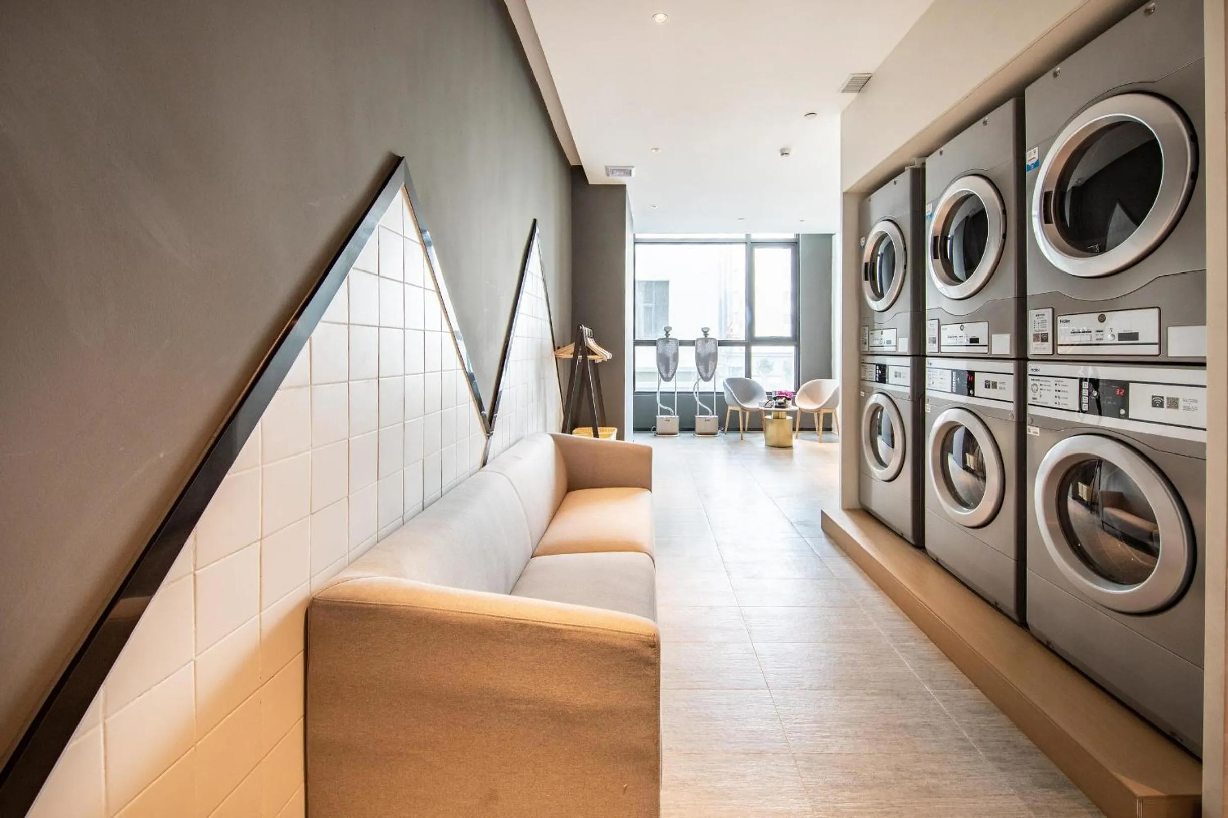 washing machine in Atour Hotel Shenzhen Fuhai International Convention and Exhibition Center