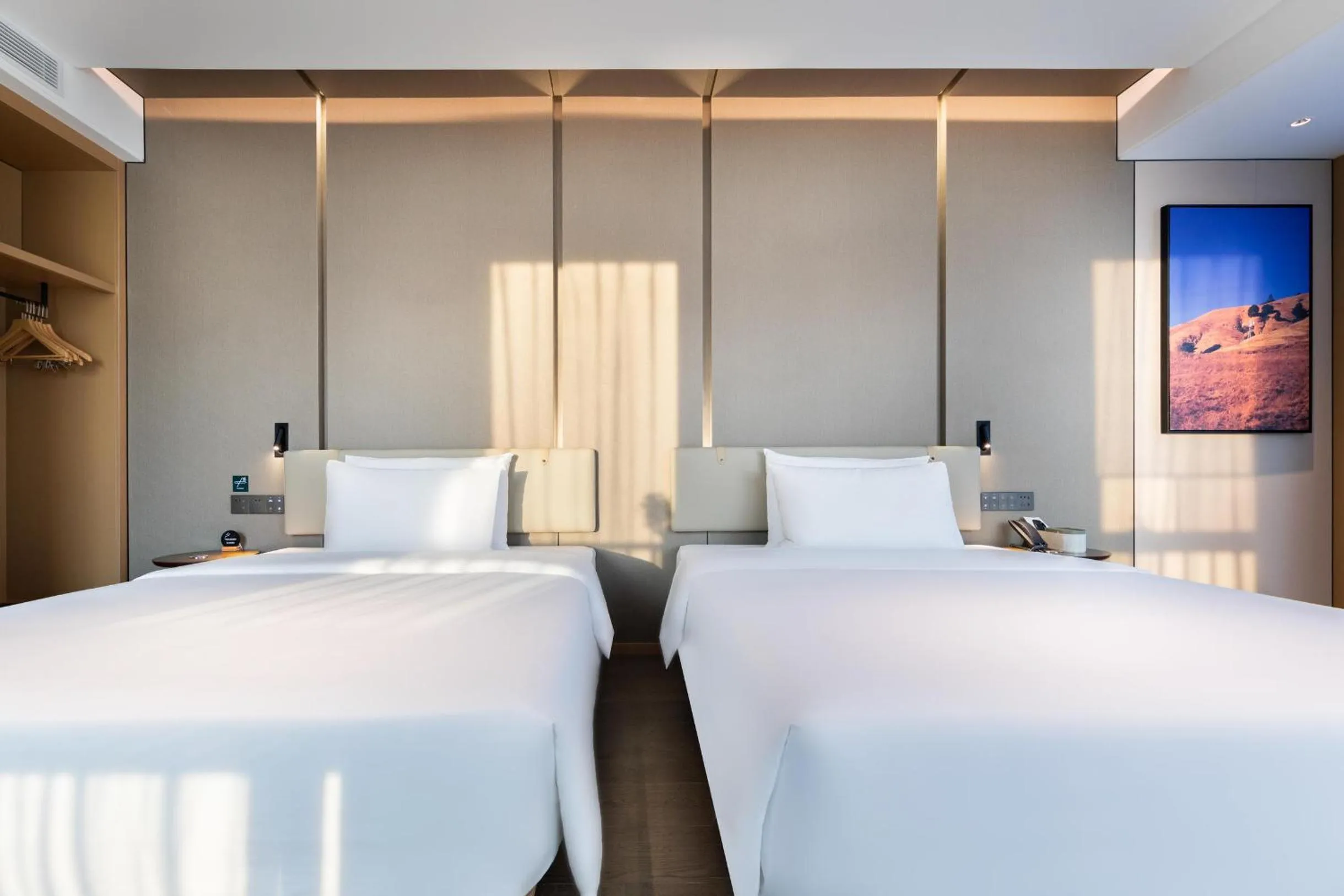 Bed in Atour Hotel Shenzhen Futian Xiangmi Lake