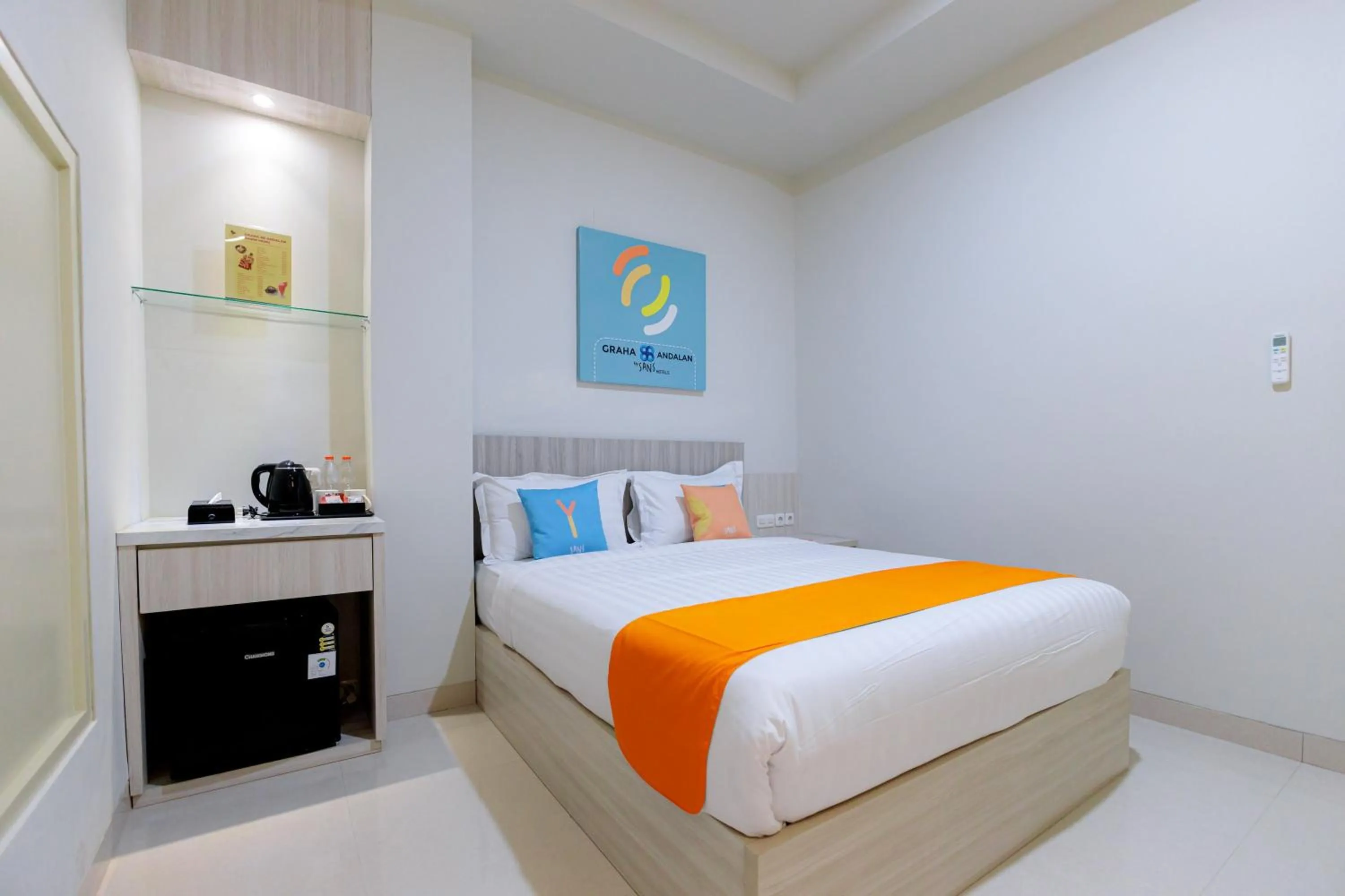 Bed in Sans Hotel 88 Andalan Surabaya by RedDoorz