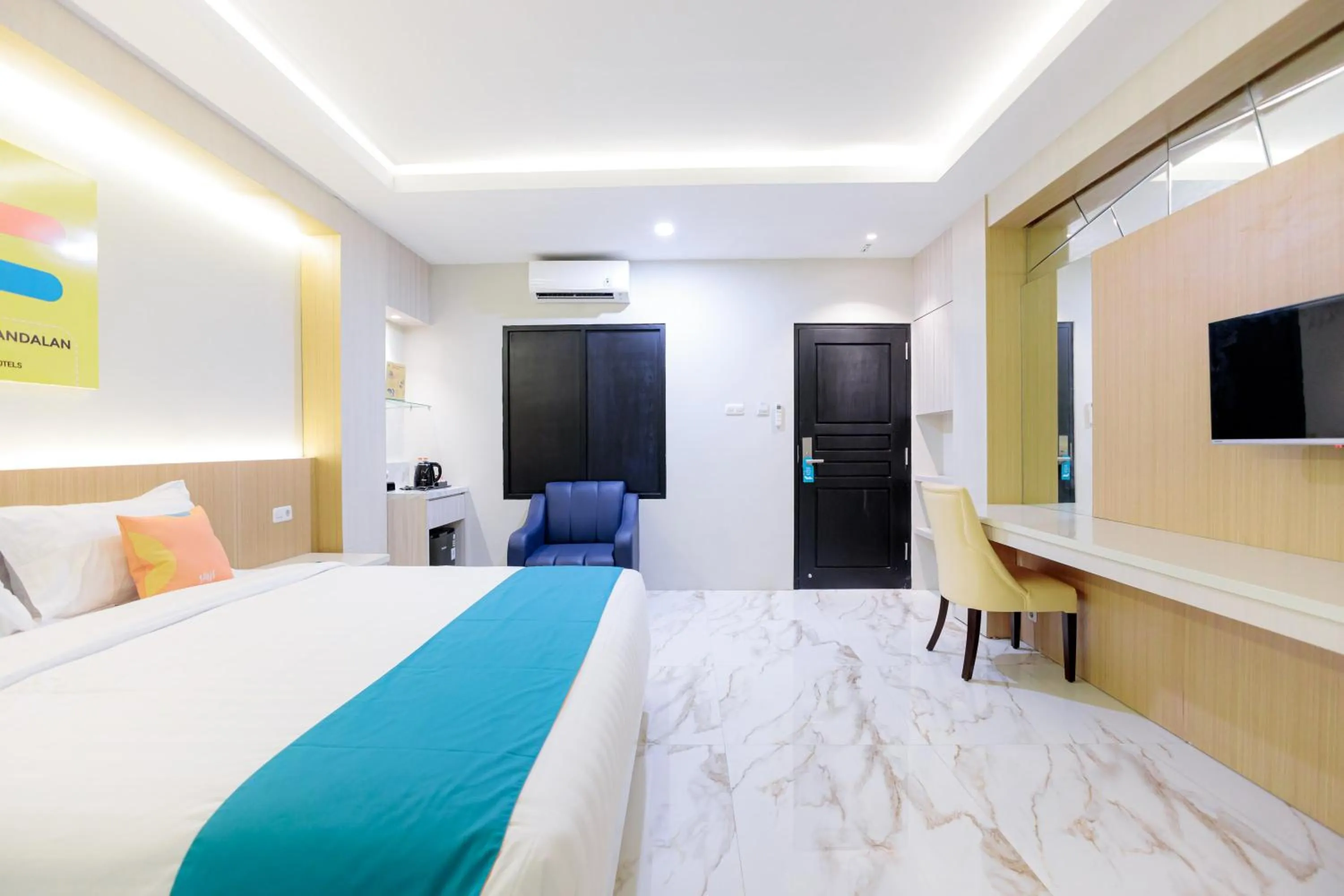 Bed in Sans Hotel 88 Andalan Surabaya by RedDoorz