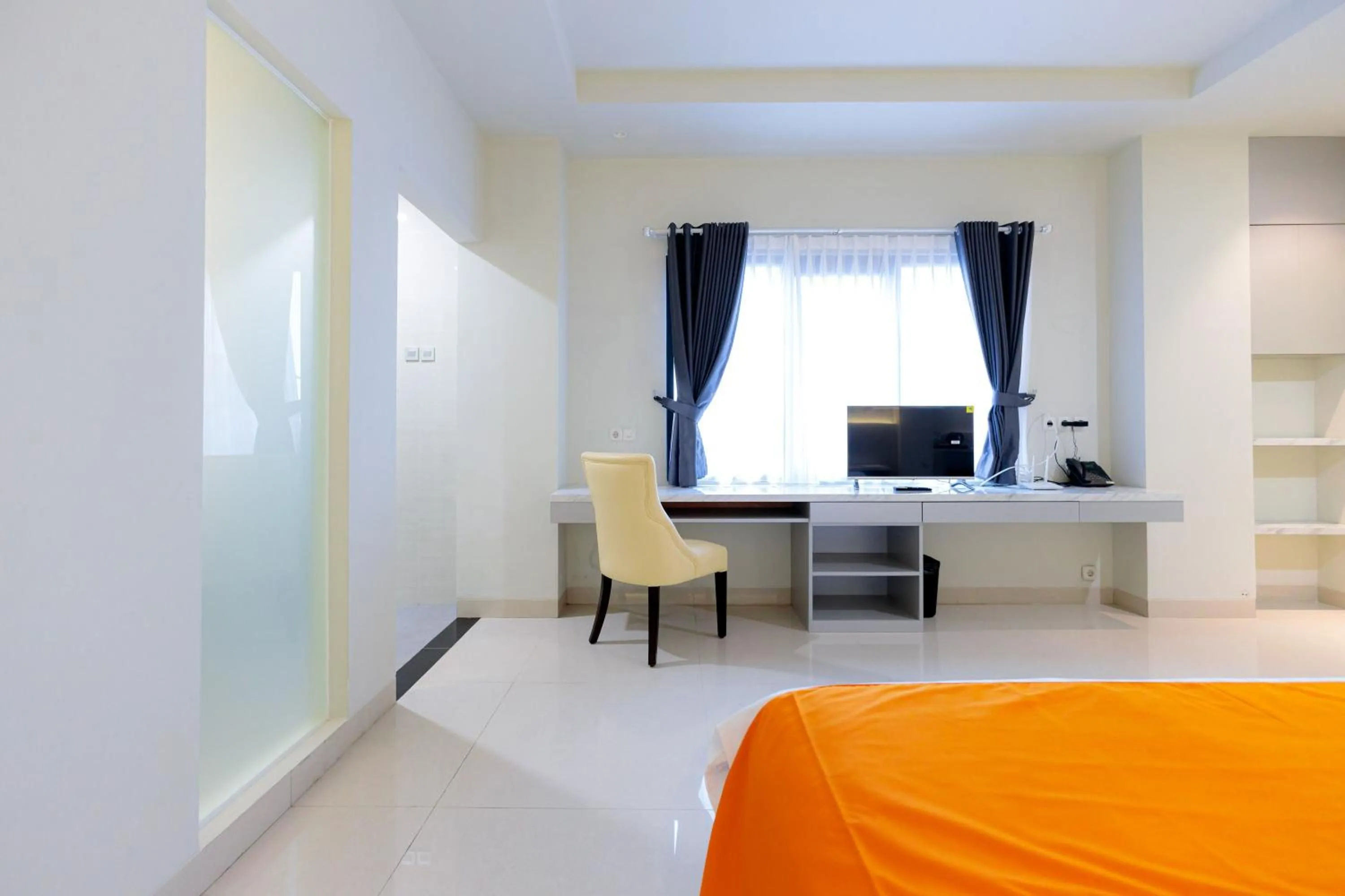 Bed in Sans Hotel 88 Andalan Surabaya by RedDoorz