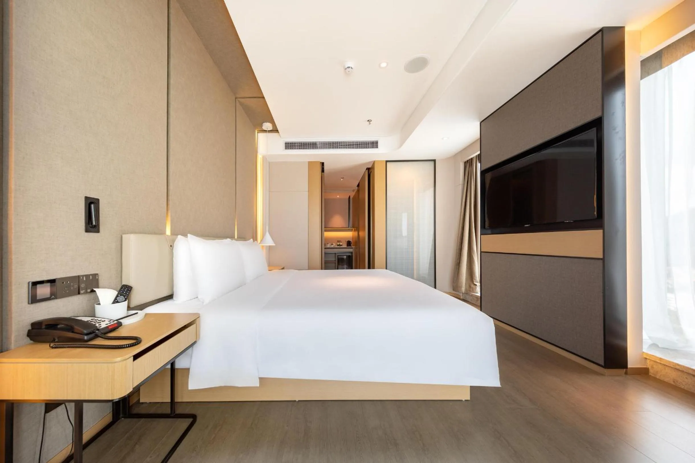 Bed in Atour S Hotel Zhuhai Gongbei Port NetEase Selected