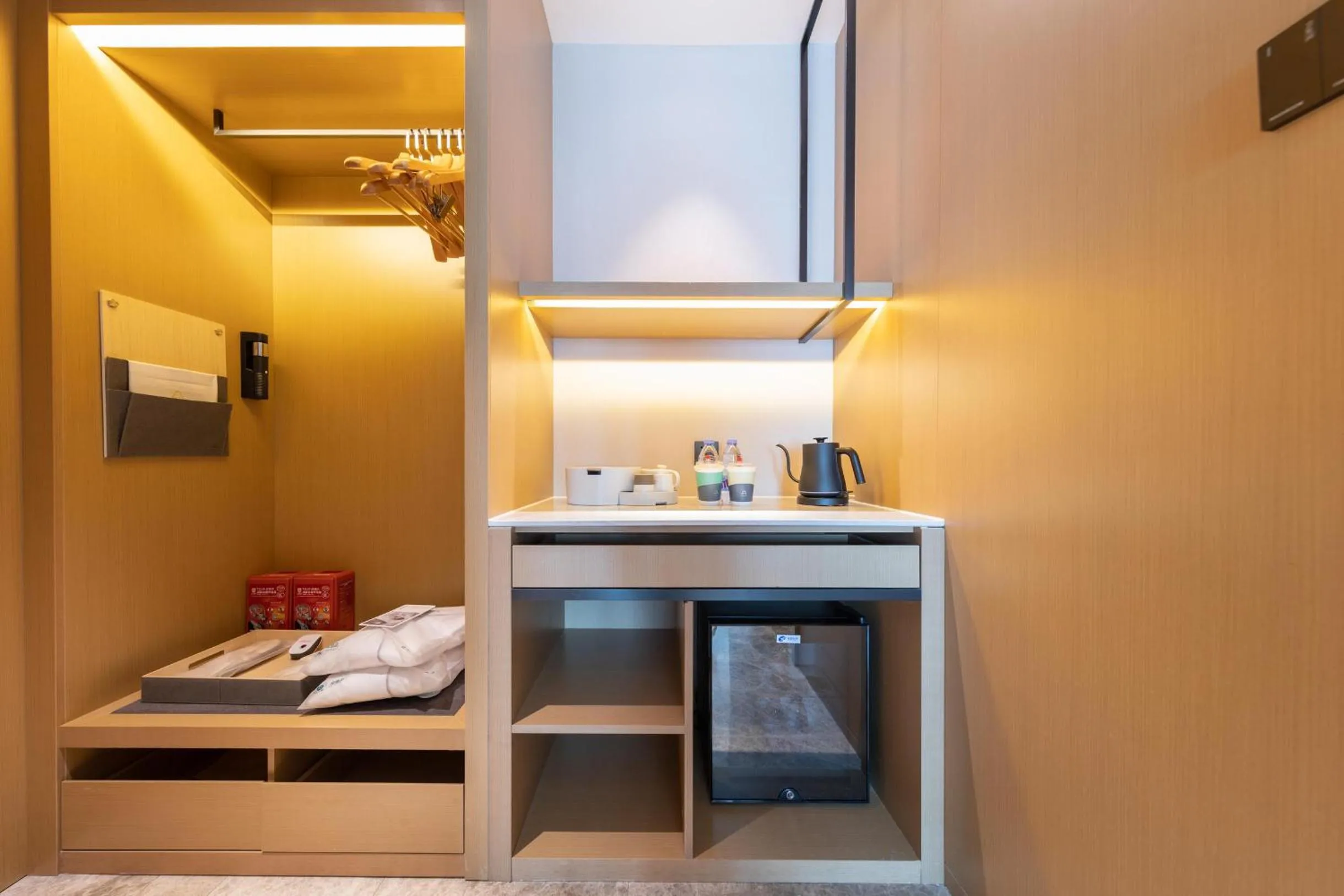 Bed in Atour S Hotel Zhuhai Gongbei Port NetEase Selected