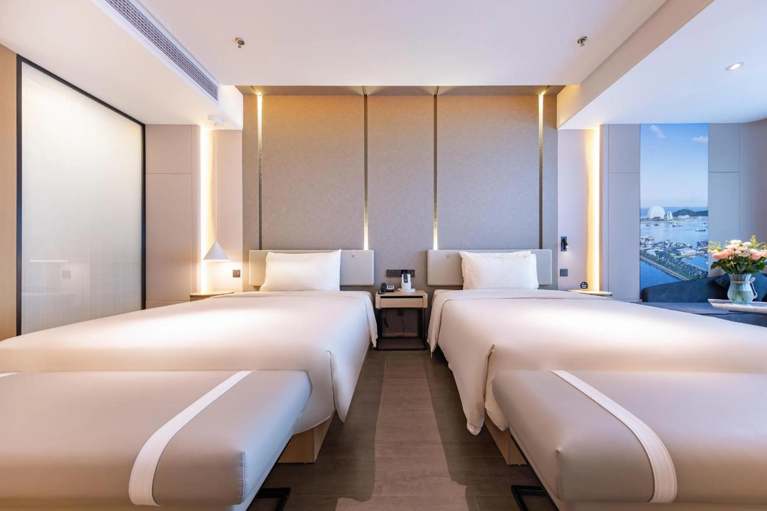 Bed in Atour S Hotel Zhuhai Gongbei Port NetEase Selected