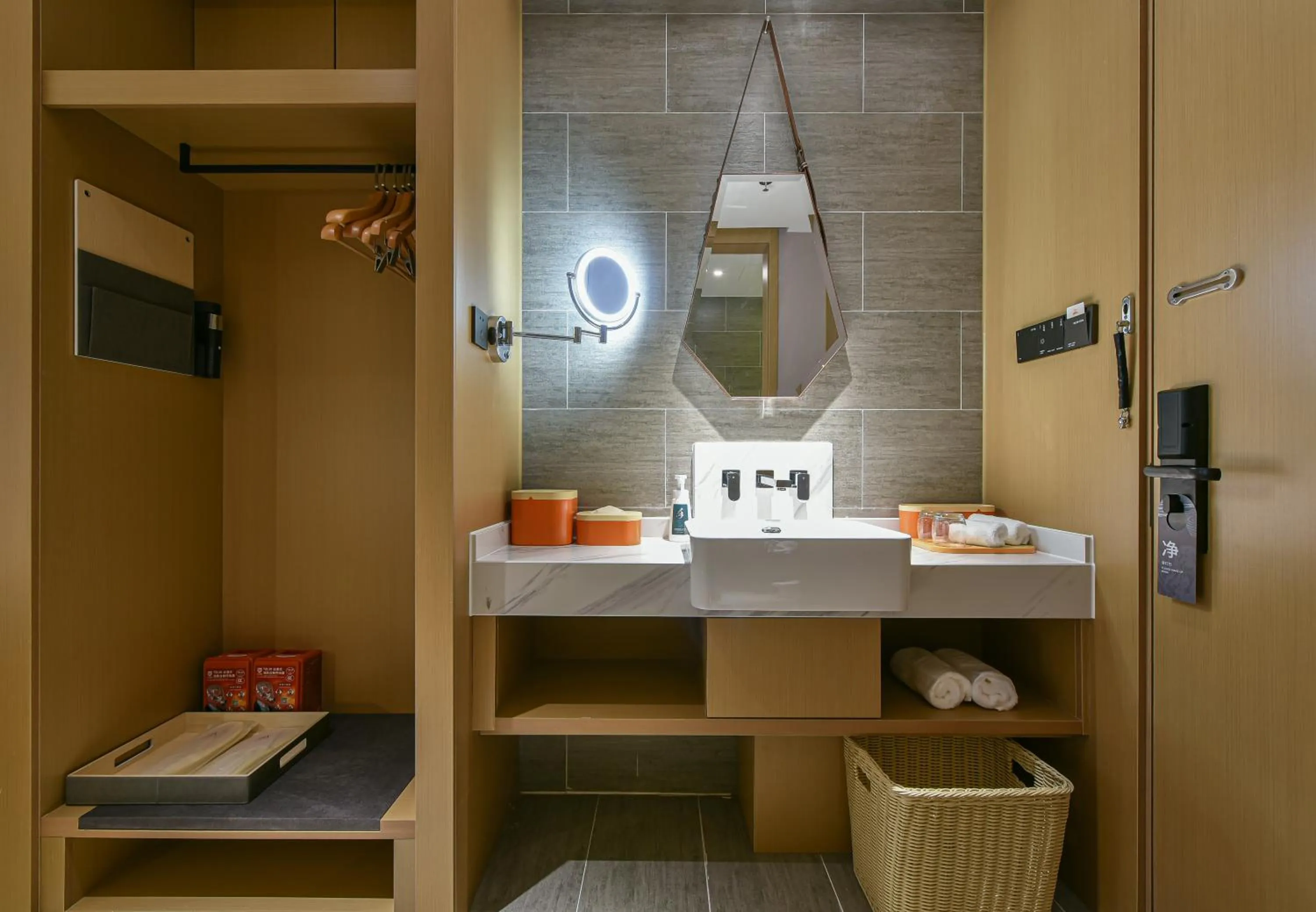 Atour Hotel Dongguan Nancheng International Trade Center