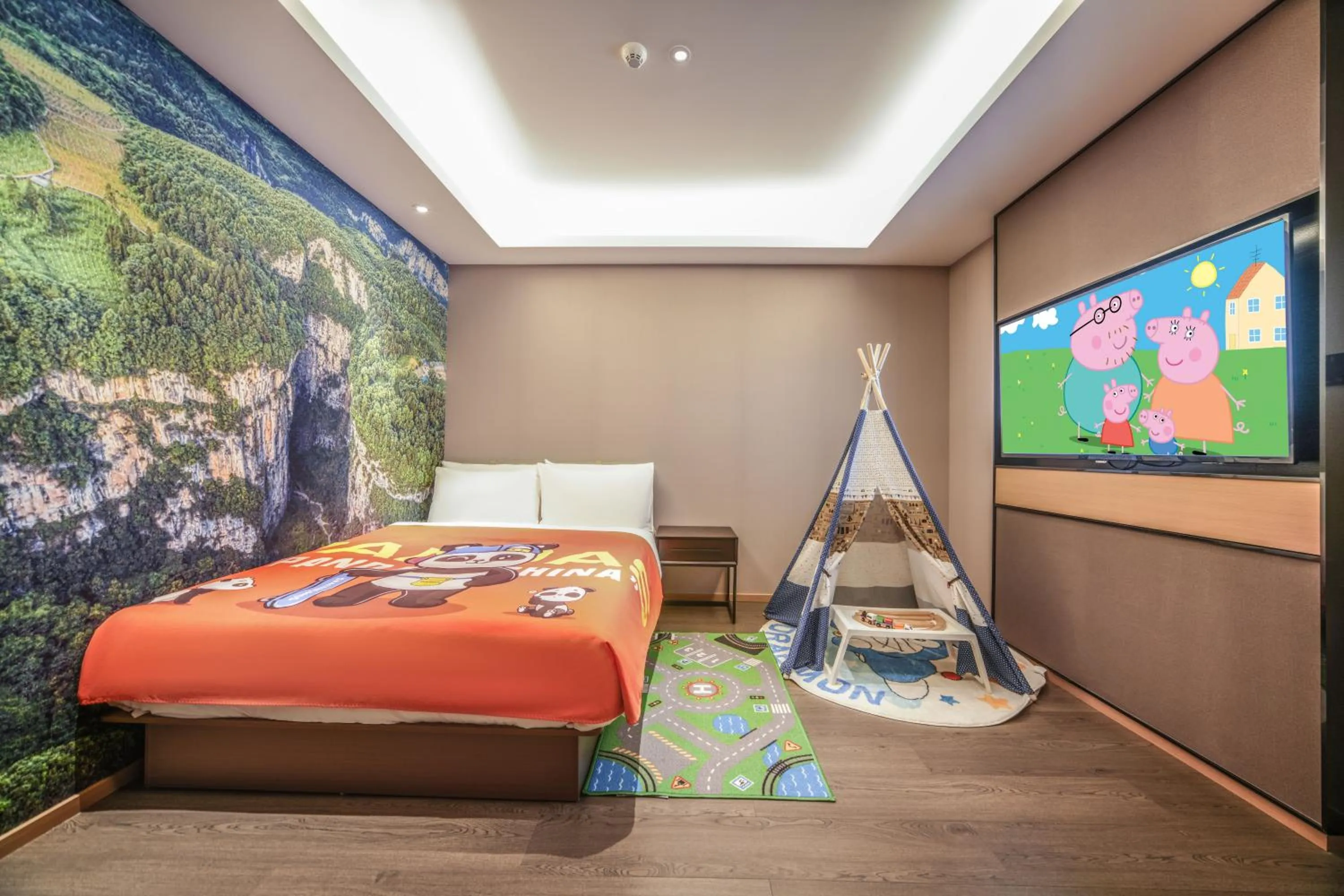 View (from property/room), Bed in Atour Hotel Chongqing Guanyinqiao Flower Garden