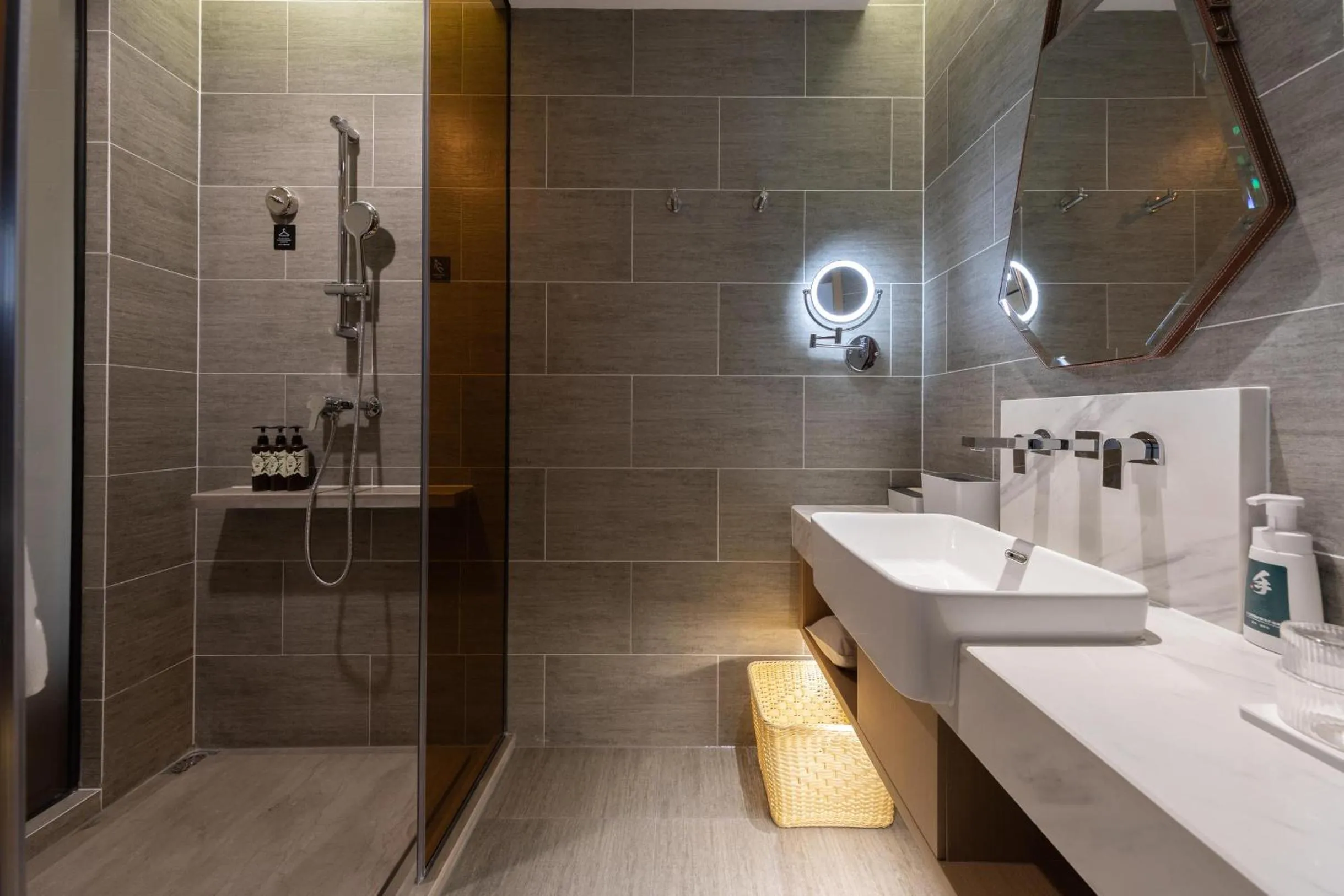 Shower in Atour Hotel Chongqing Guanyinqiao Flower Garden