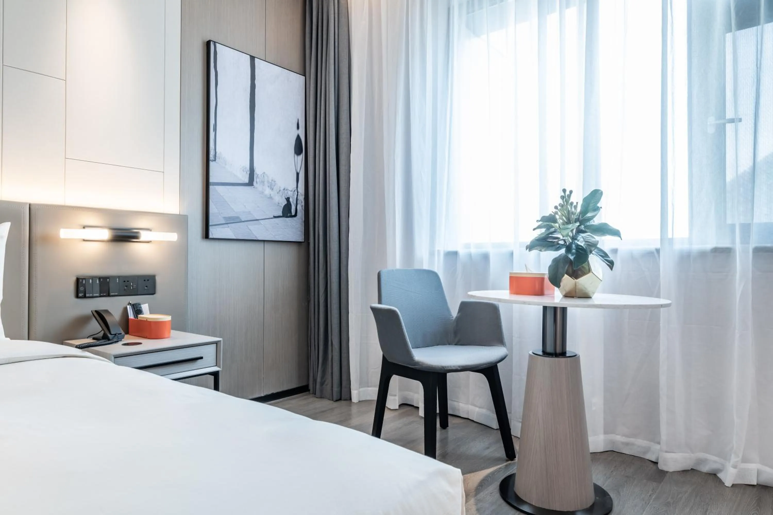 Seating area, Bed in Atour X Hotel Chengdu Shuangnan Wuhou Avenue Station