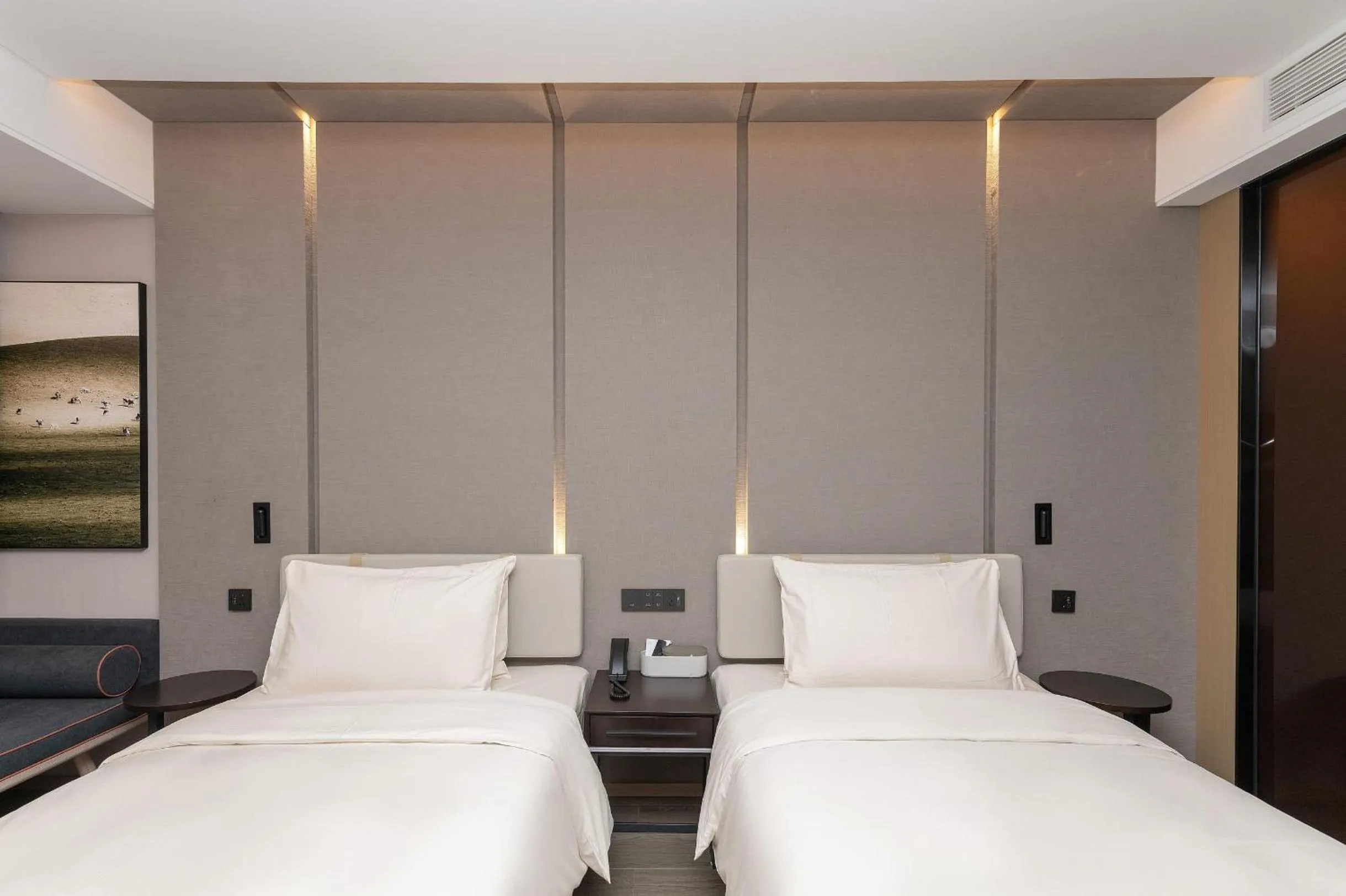 Bed in Atour Hotel Kunming Changshui International Airport