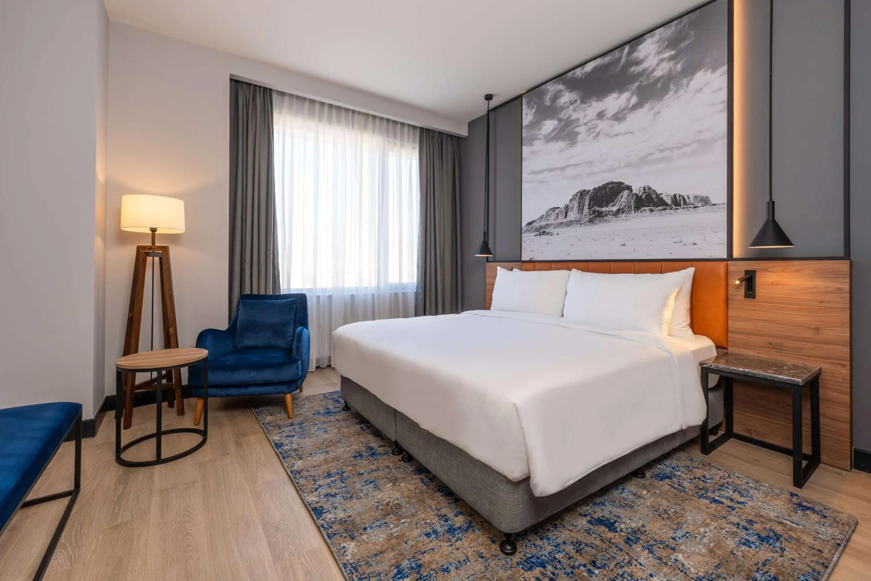 Bedroom, Bed in Radisson Blu Hotel, Amman Galleria Mall