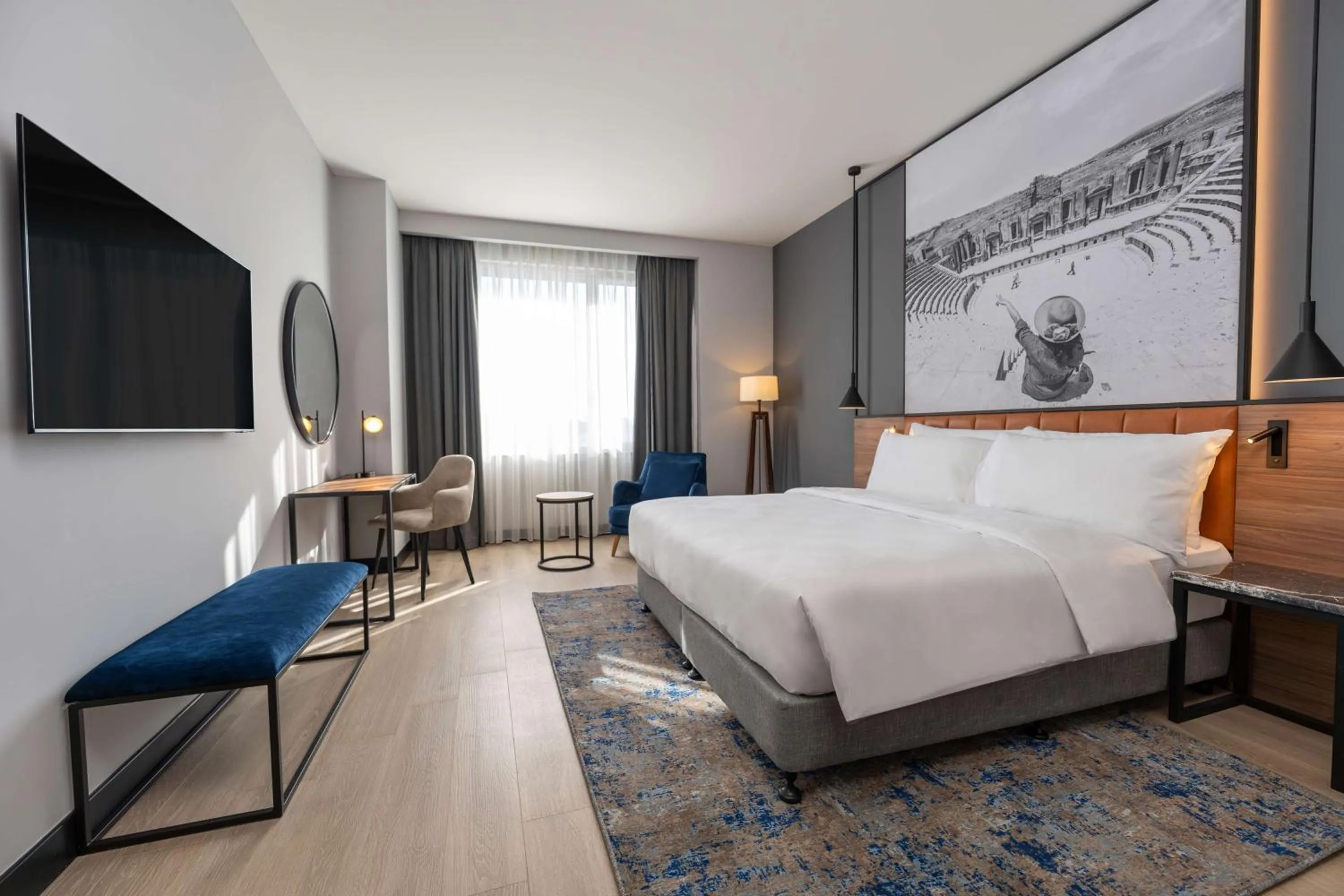 Bedroom, Bed in Radisson Blu Hotel, Amman Galleria Mall