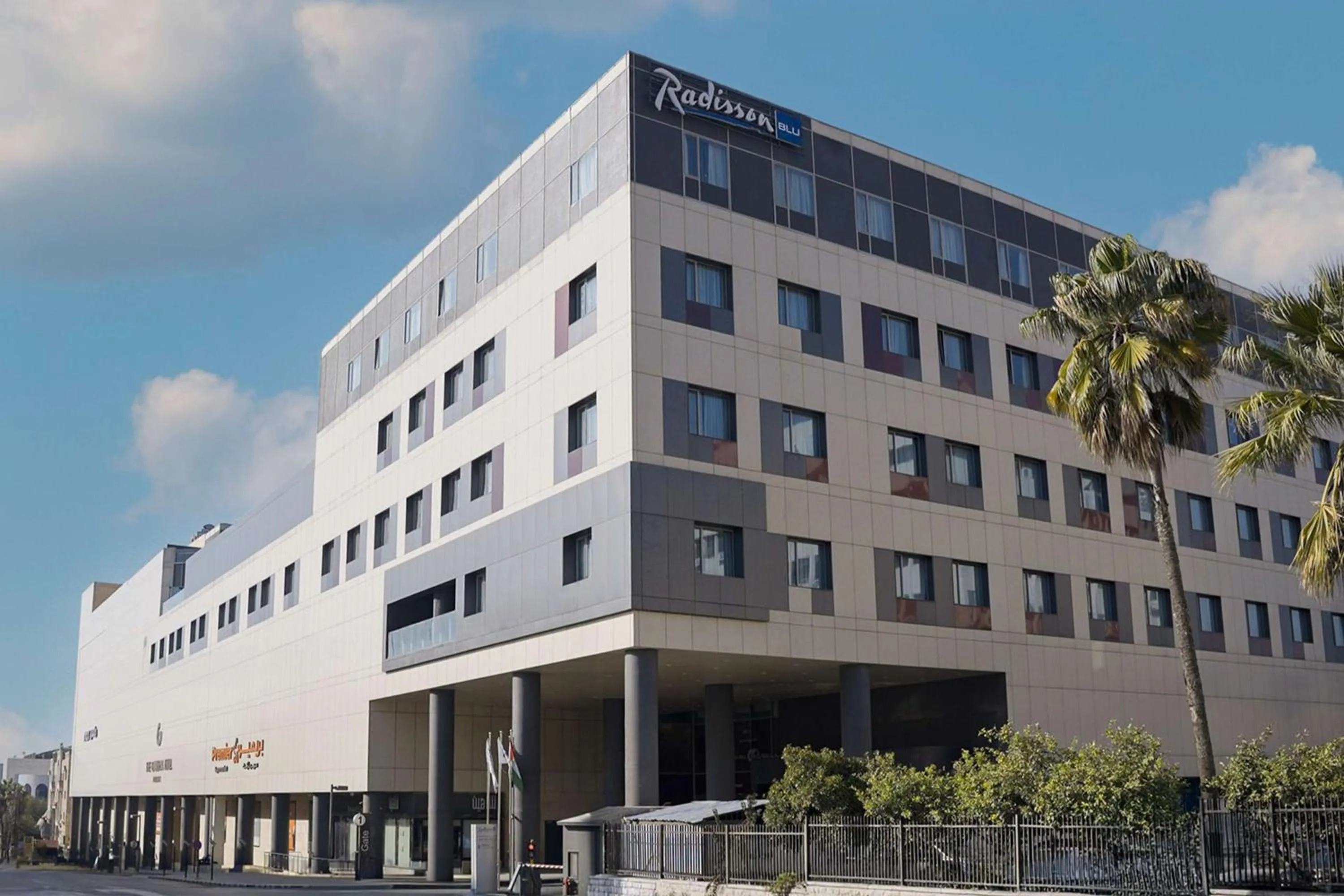 Property building in Radisson Blu Hotel, Amman Galleria Mall