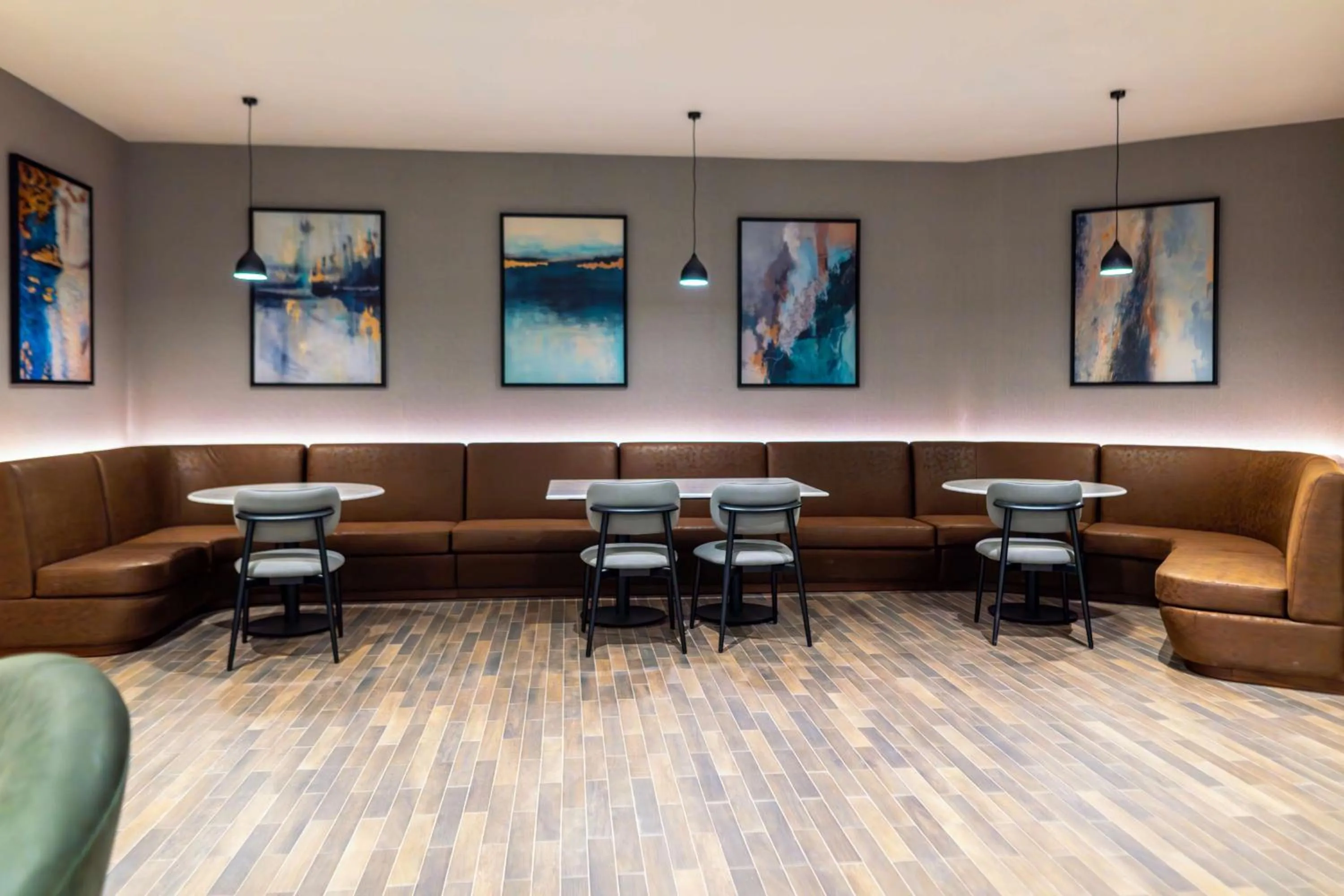 Lounge or bar in Radisson Blu Hotel, Amman Galleria Mall