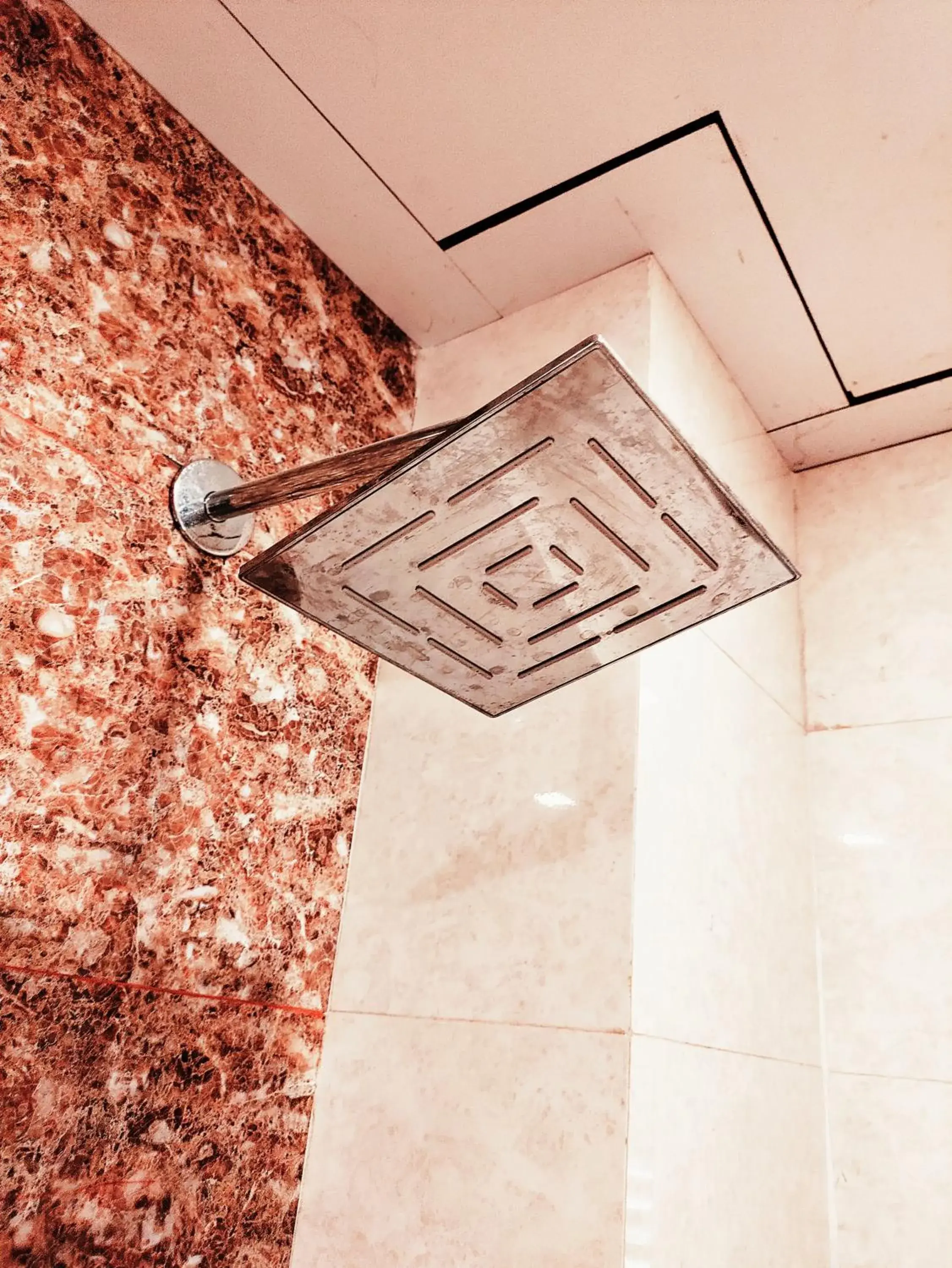 Shower in Sambhabana Hotel & Suites Shower in Sambhabana Hotel & Suites