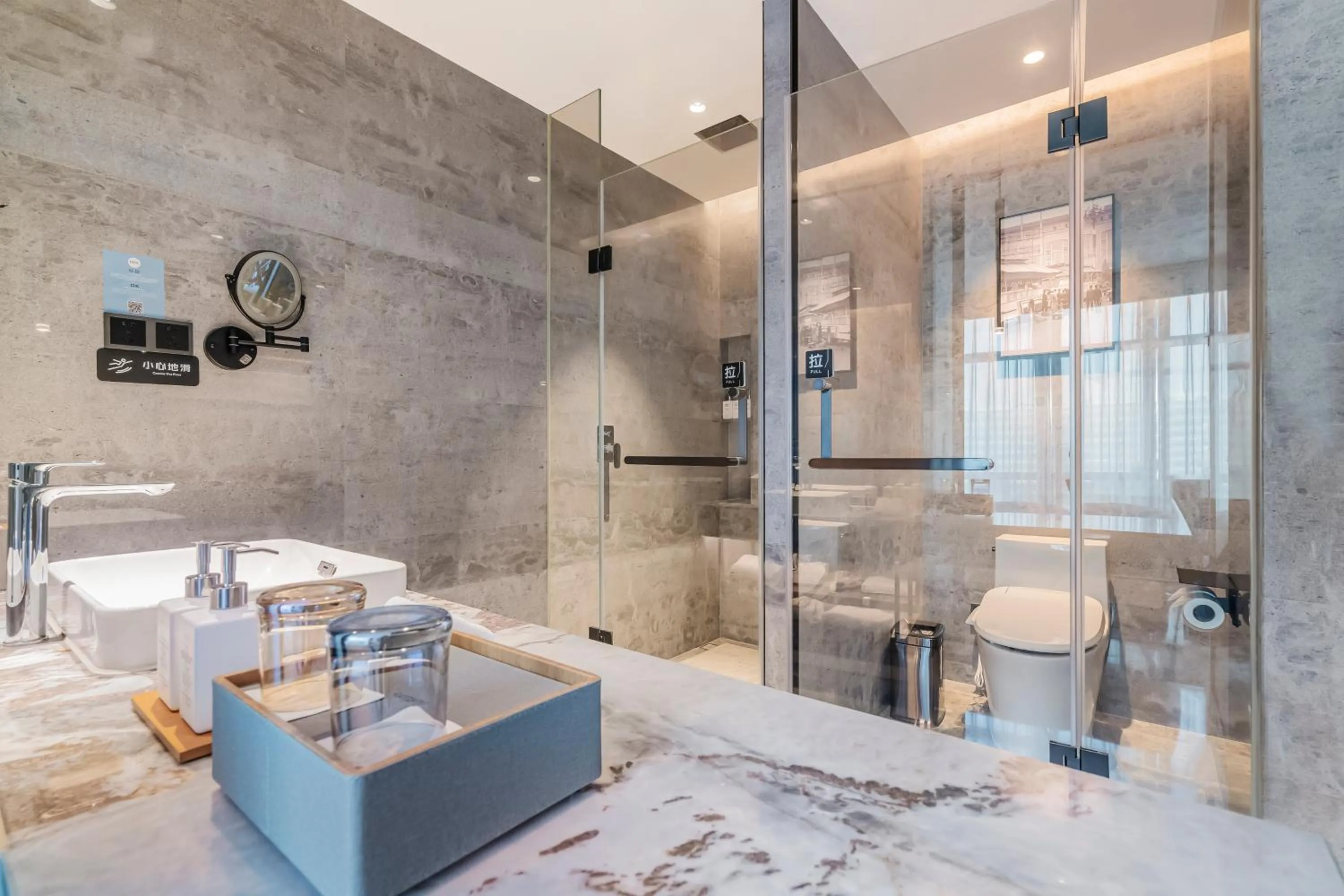 Shower in Radisson Hotel, Beijing DaXing Airport