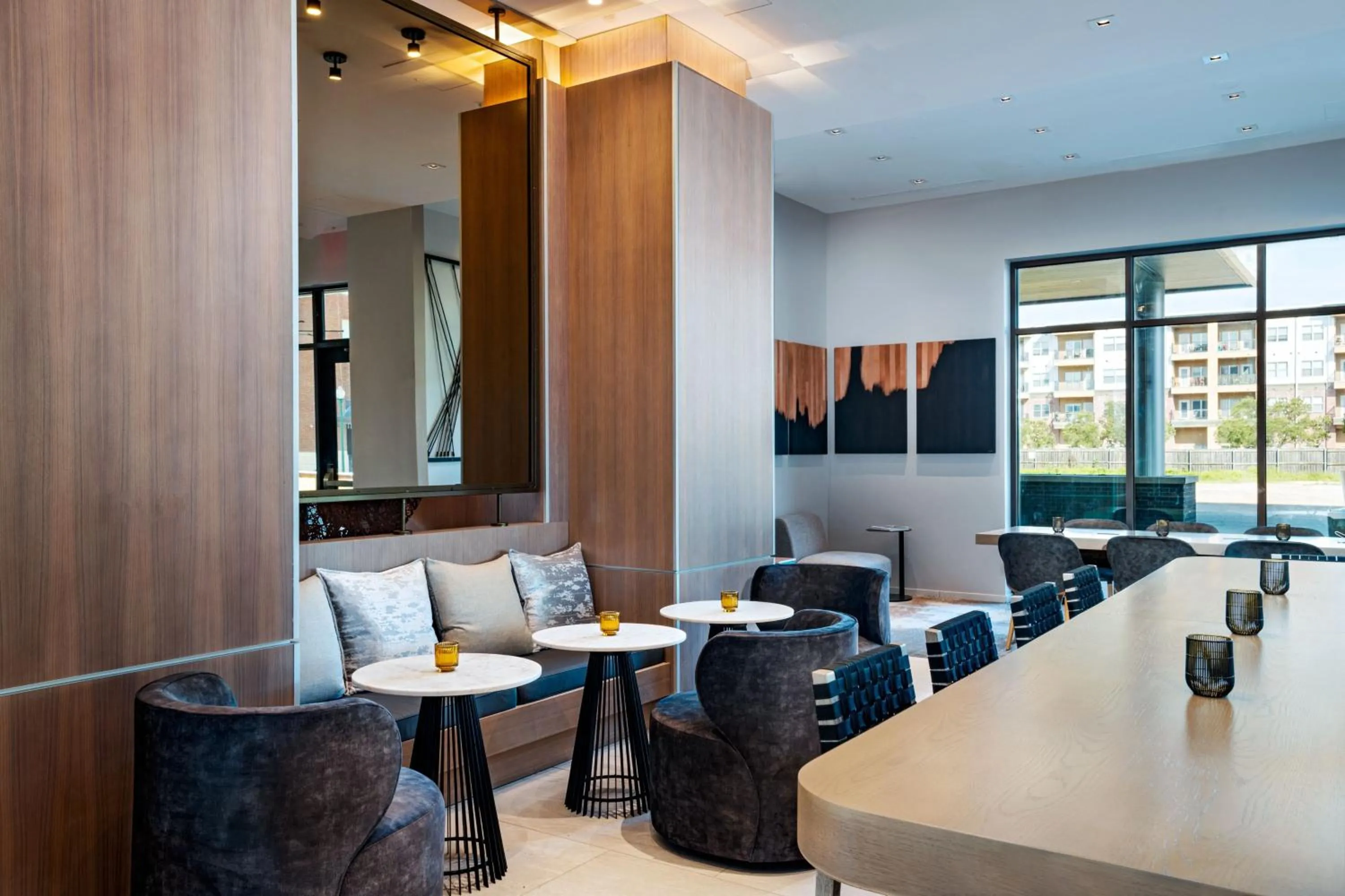 Lounge or bar in AC Hotel by Marriott Waco Downtown