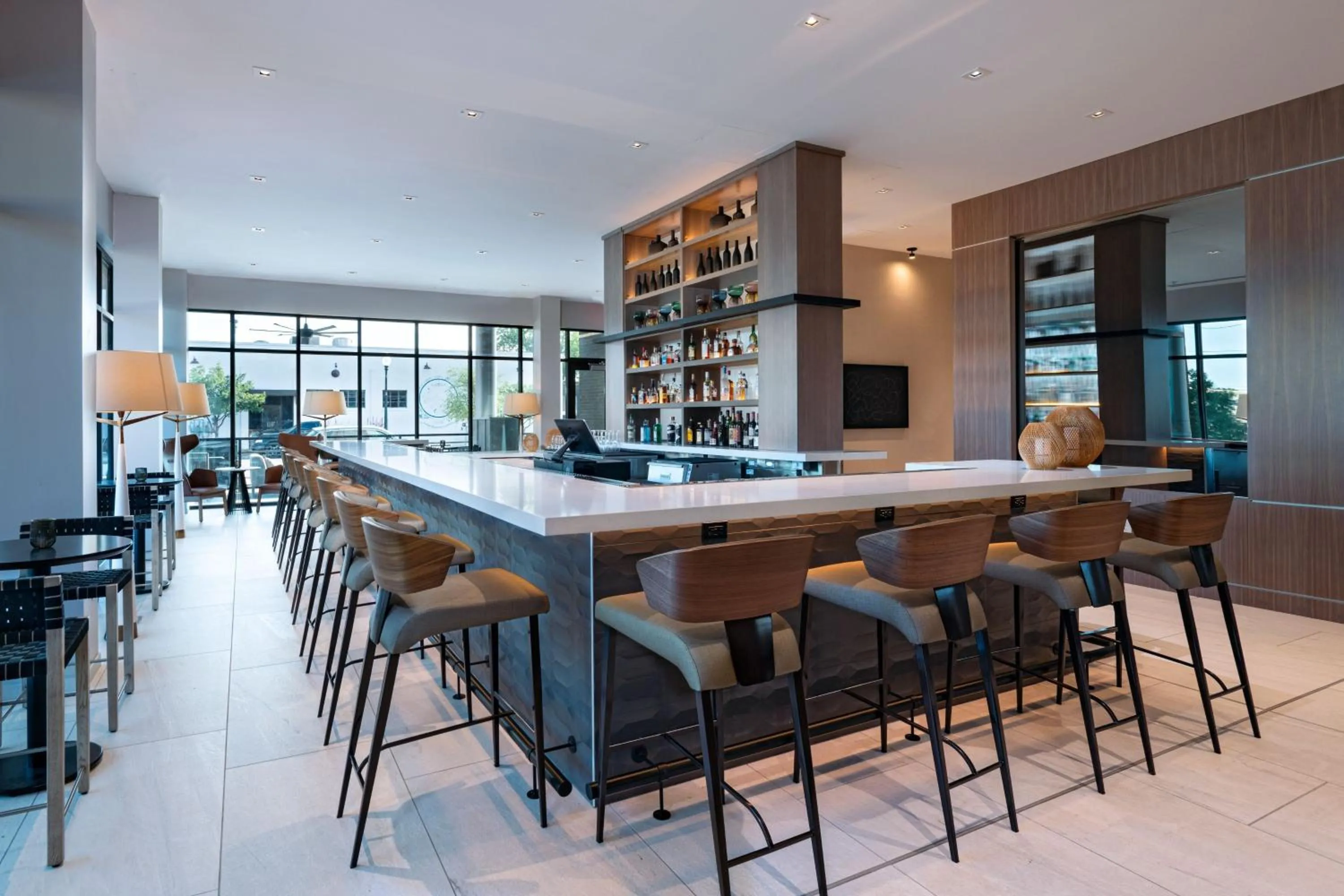 Lounge or bar in AC Hotel by Marriott Waco Downtown