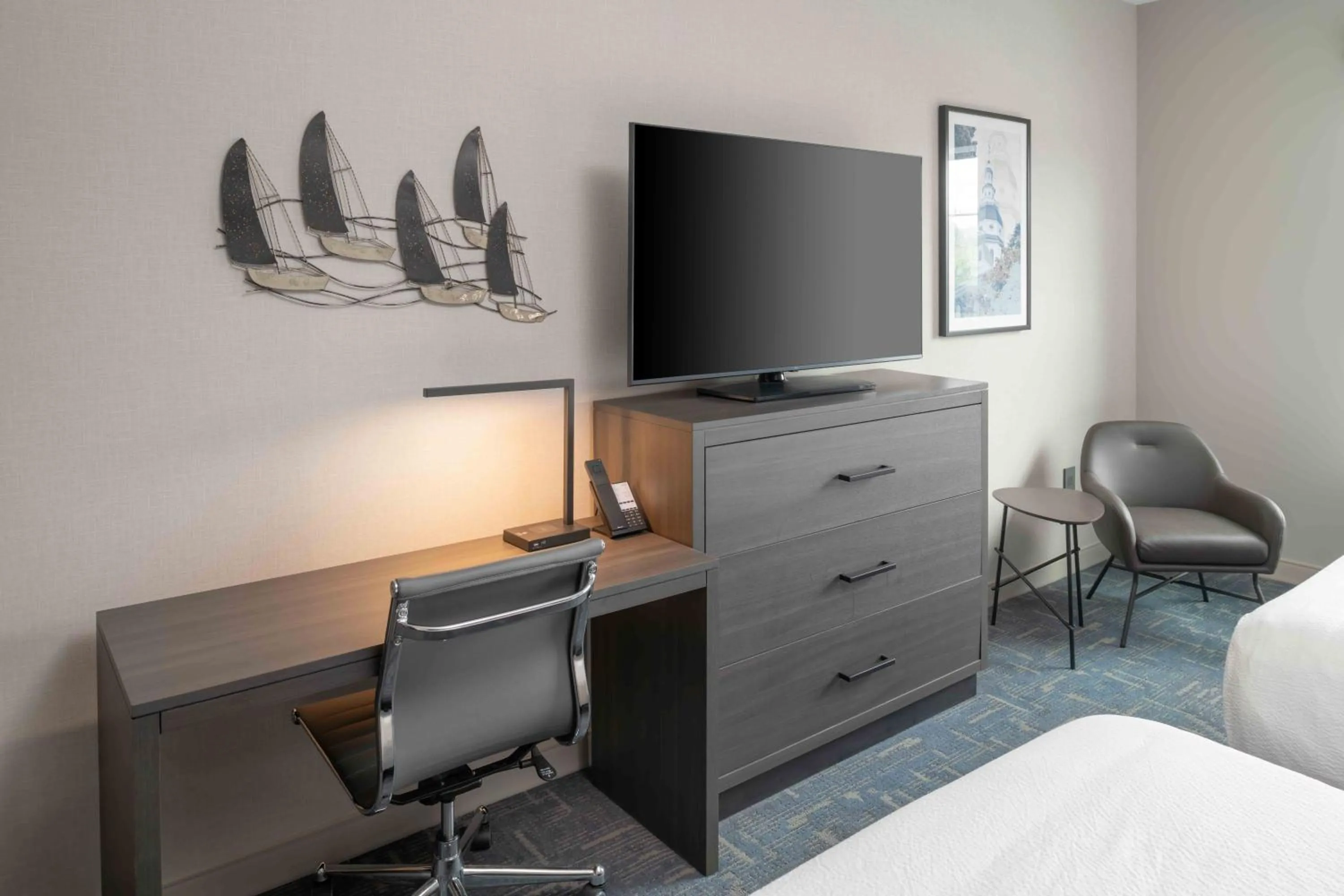 Seating area, Bed in Fairfield by Marriott Inn & Suites Annapolis