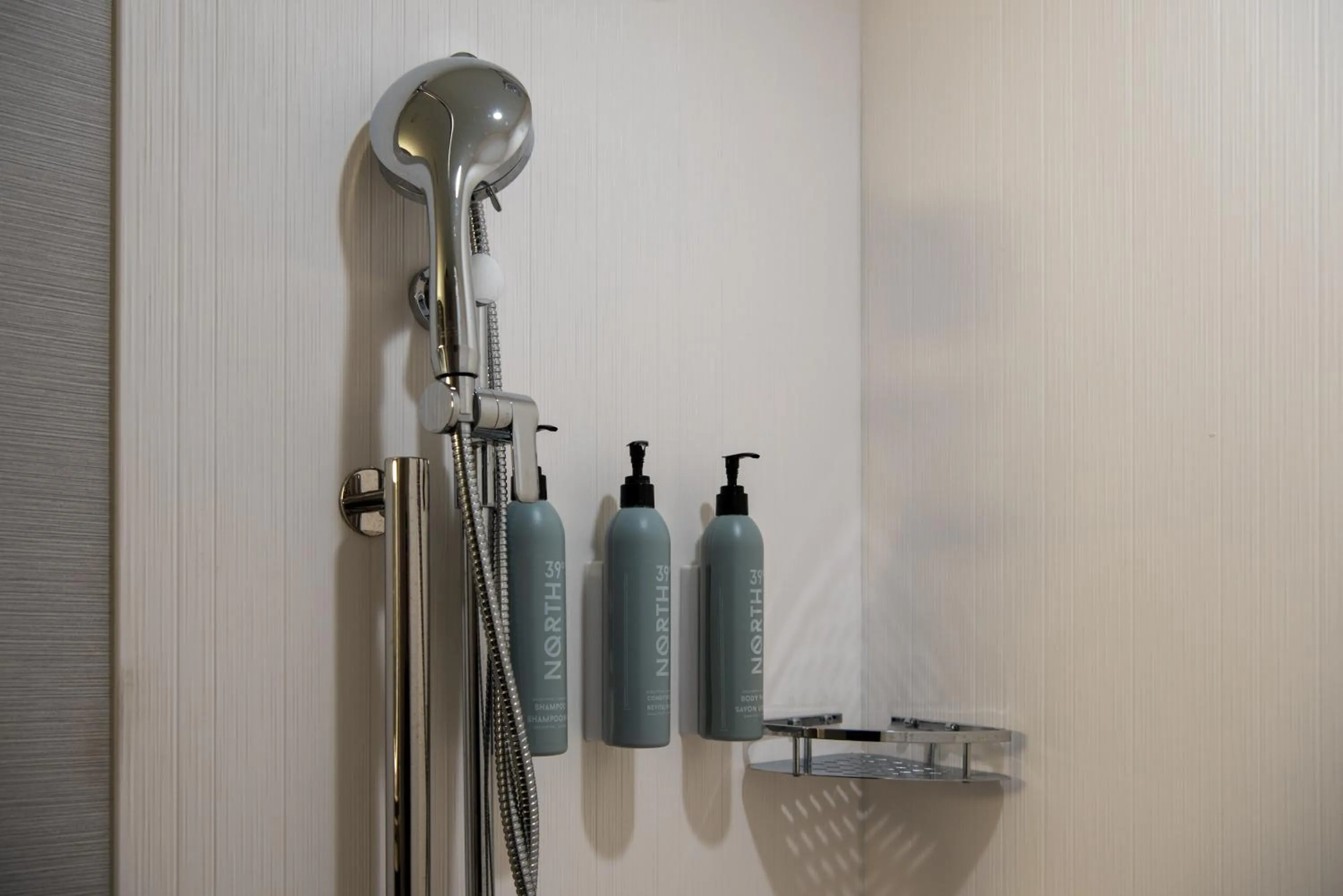 Shower in Courtyard by Marriott Lake City