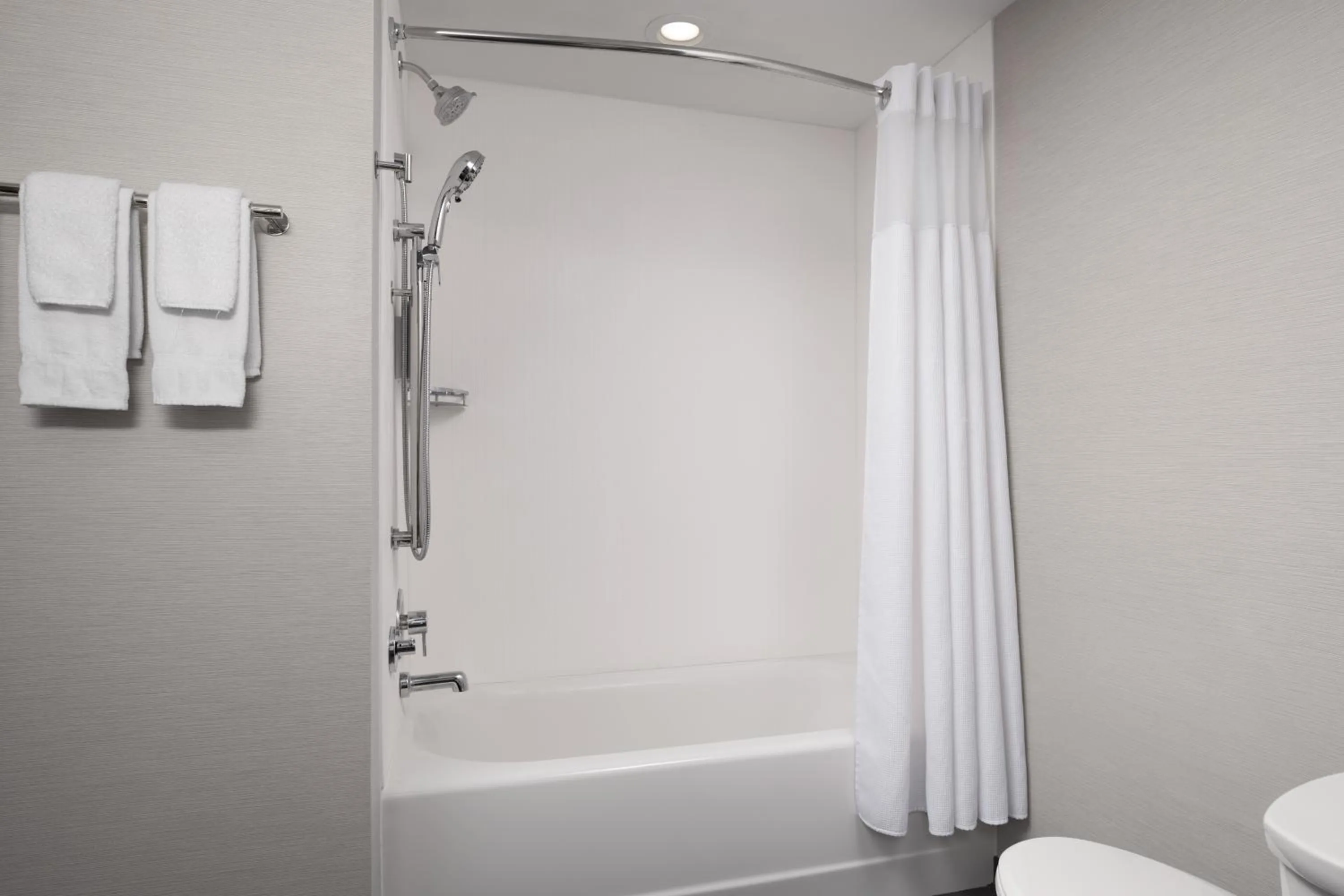 Bath in Courtyard by Marriott Lake City