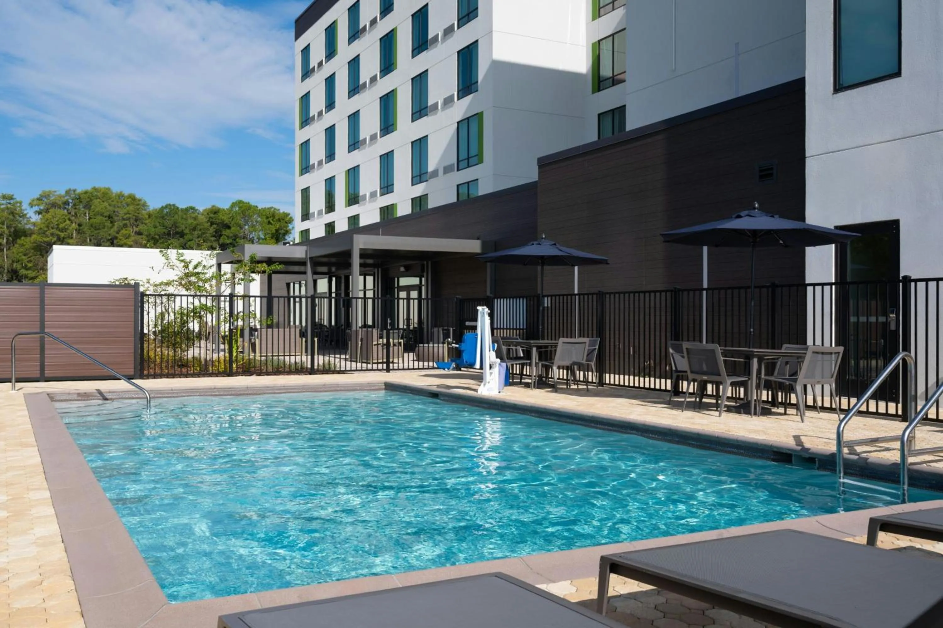 Swimming pool in Courtyard by Marriott Lake City