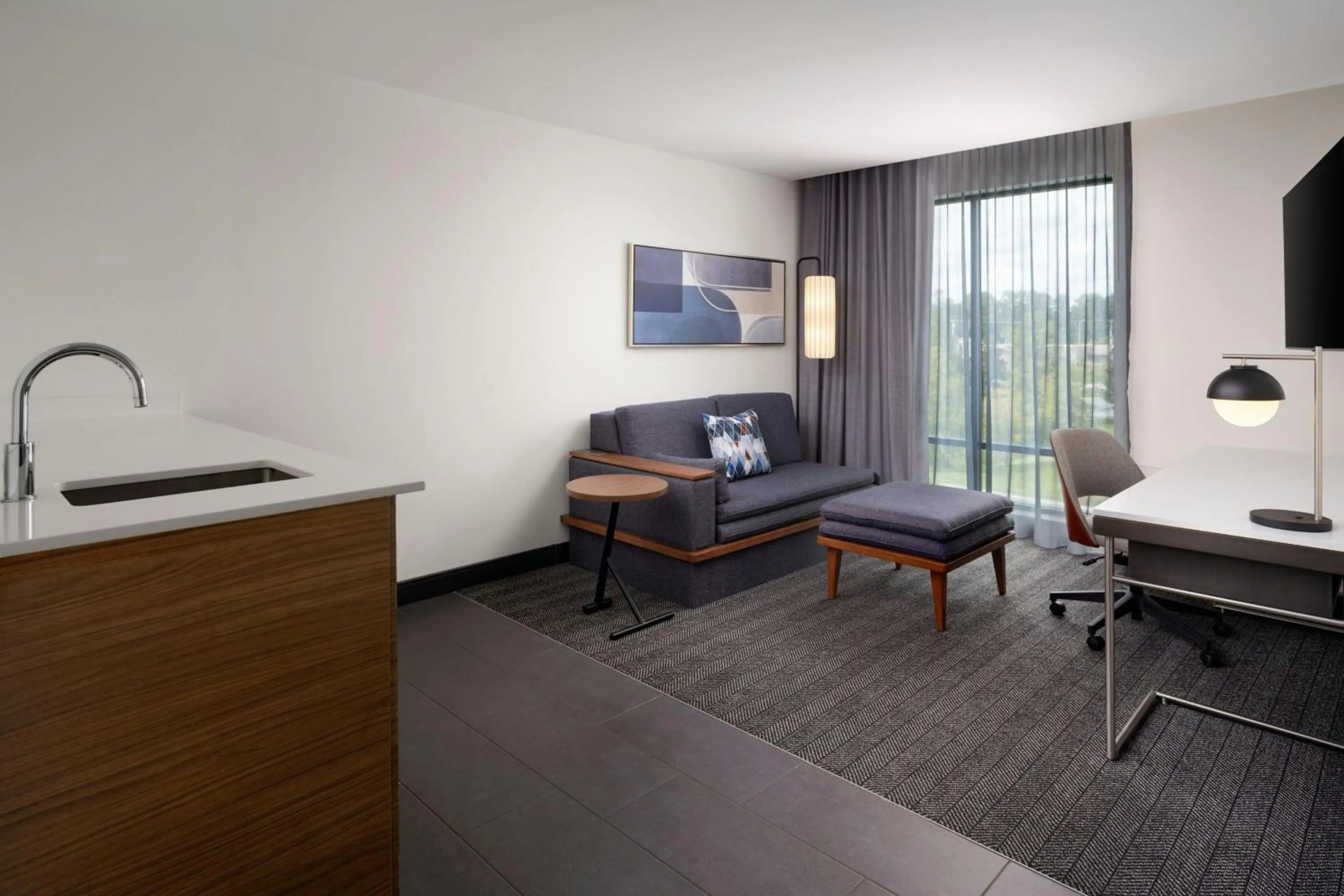 Photo of the whole room in Courtyard by Marriott Lake City