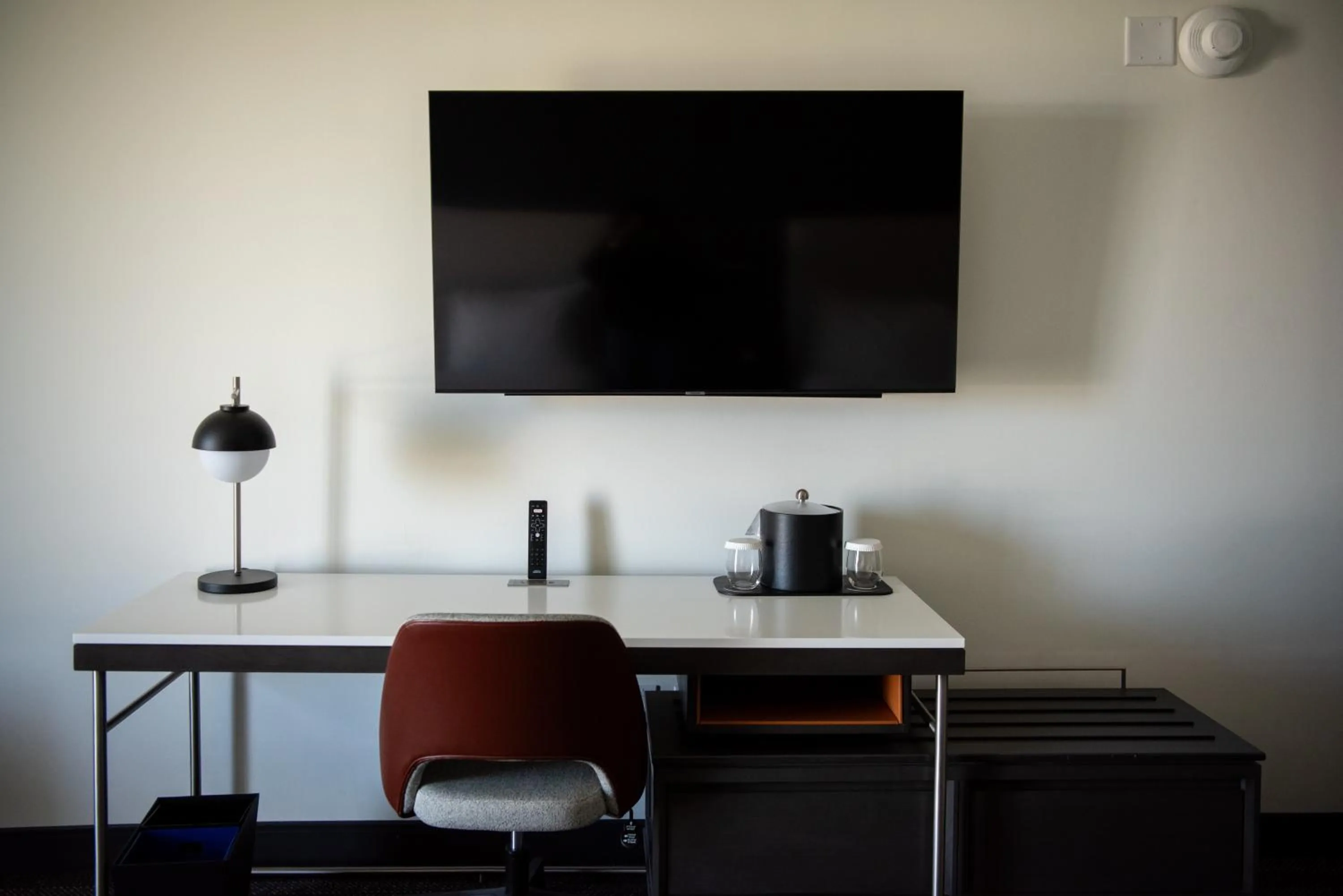 TV and multimedia in Courtyard by Marriott Lake City