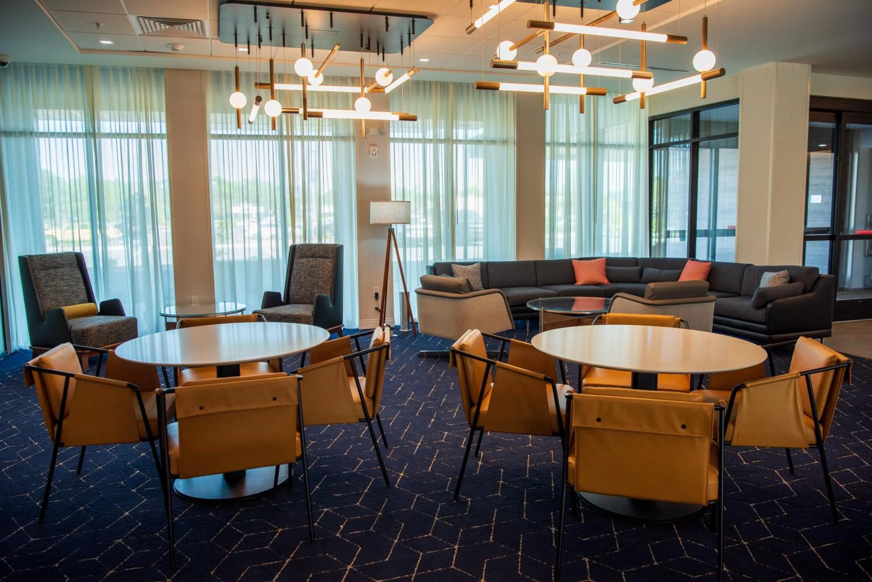 Seating area in Courtyard by Marriott Lake City