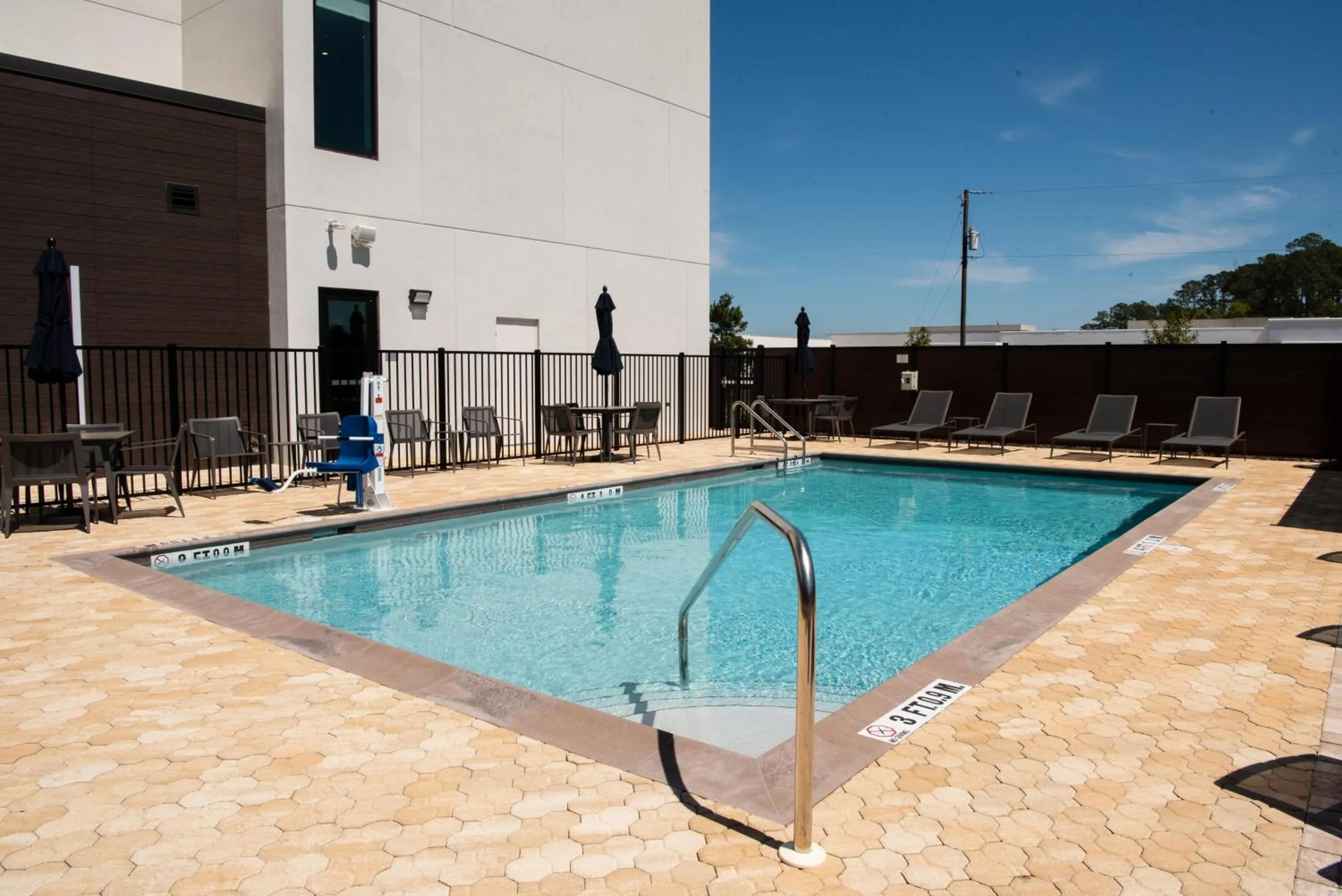 Swimming pool in Courtyard by Marriott Lake City
