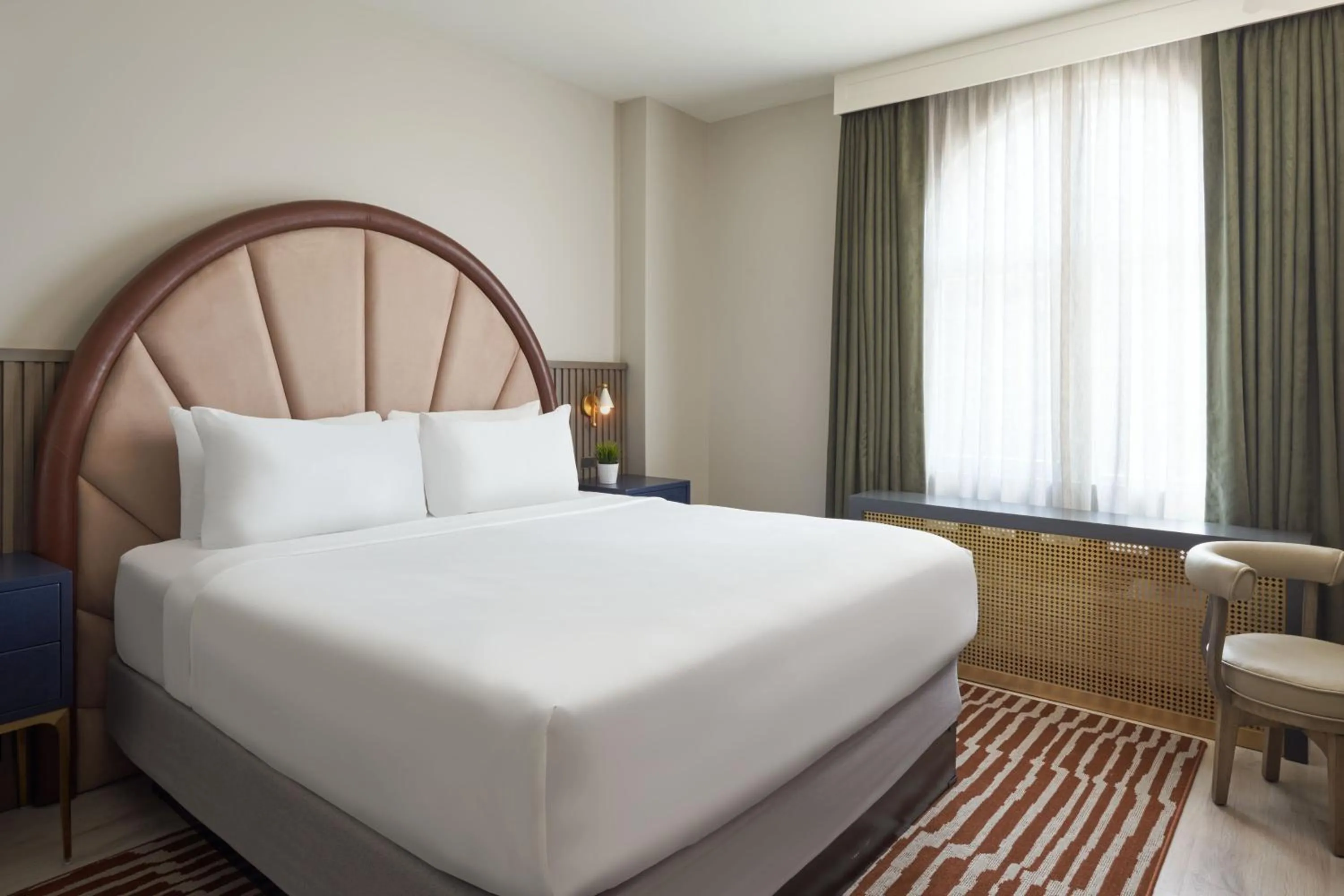 Photo of the whole room, Bed in Hotel Vesper, Houston, a Tribute Portfolio Hotel