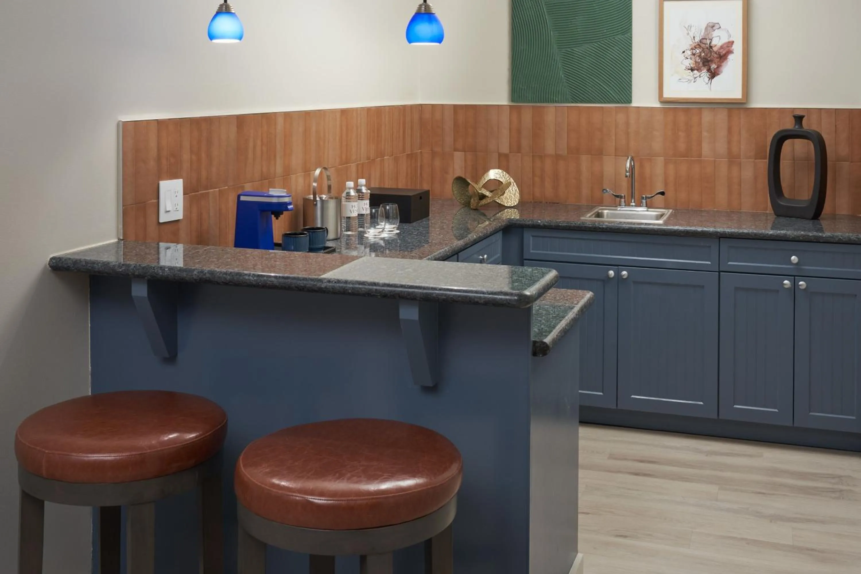 Photo of the whole room in Hotel Vesper, Houston, a Tribute Portfolio Hotel