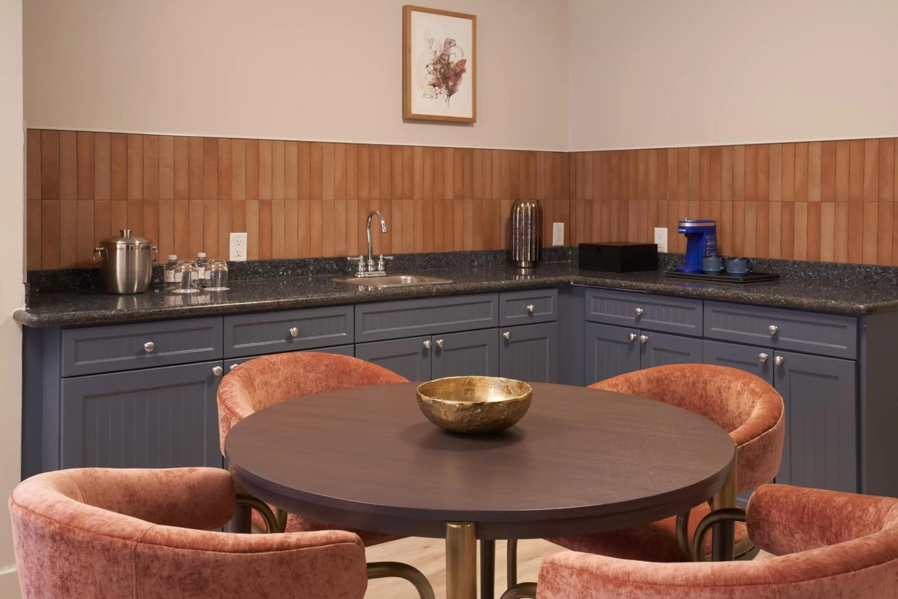 Kitchen or kitchenette in Hotel Vesper, Houston, a Tribute Portfolio Hotel