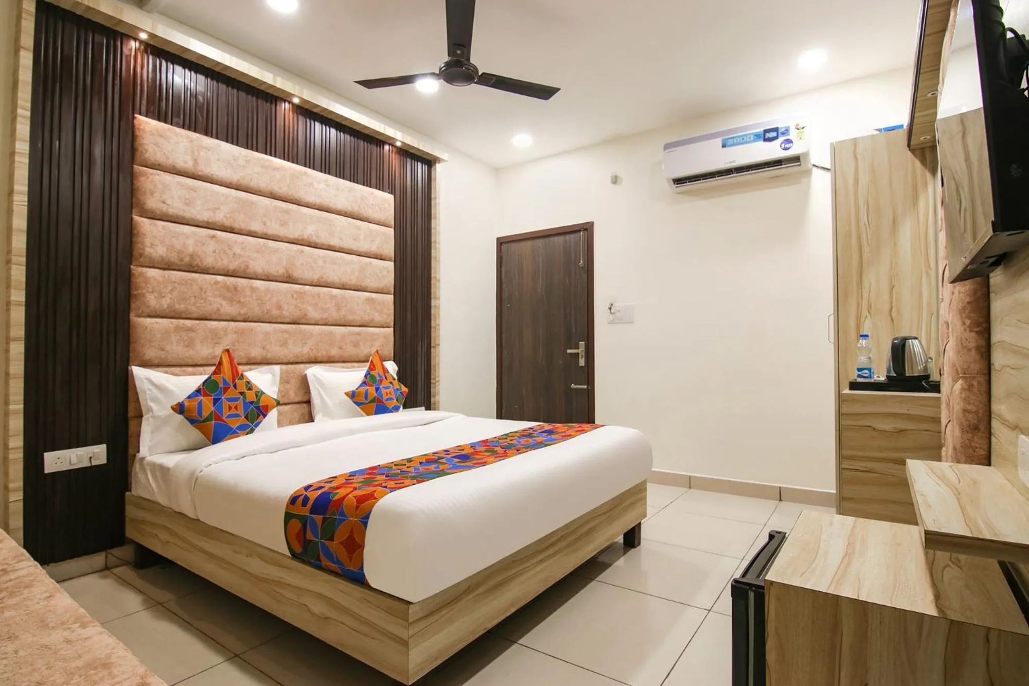 Bed in FabHotel Spring