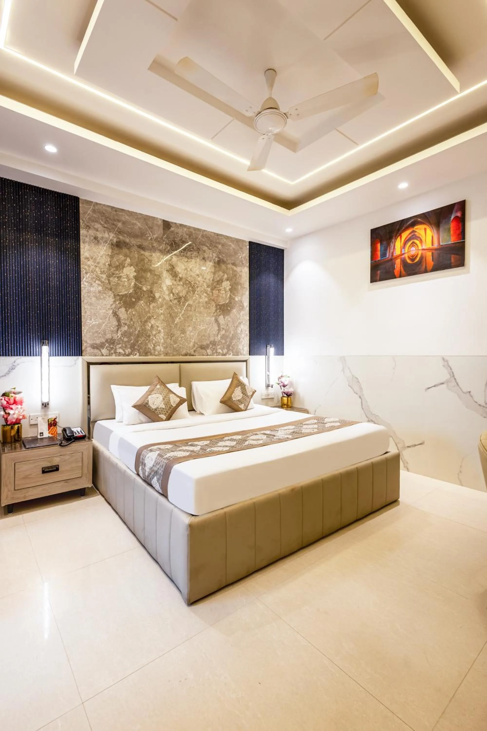 Photo of the whole room, Bed in Hotel Transit International- Aerocity Delhi Airport