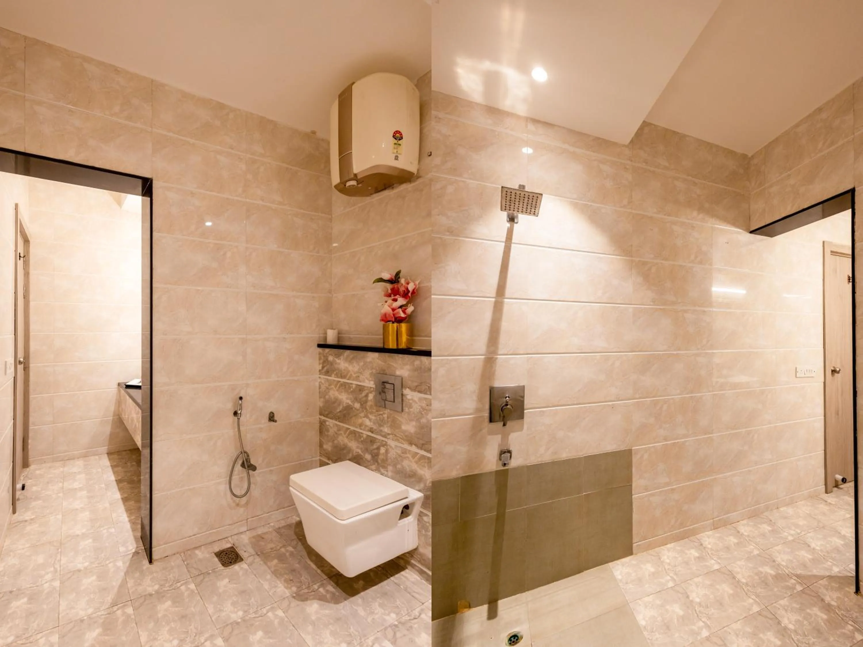 Toilet in Hotel Transit International- Aerocity Delhi Airport