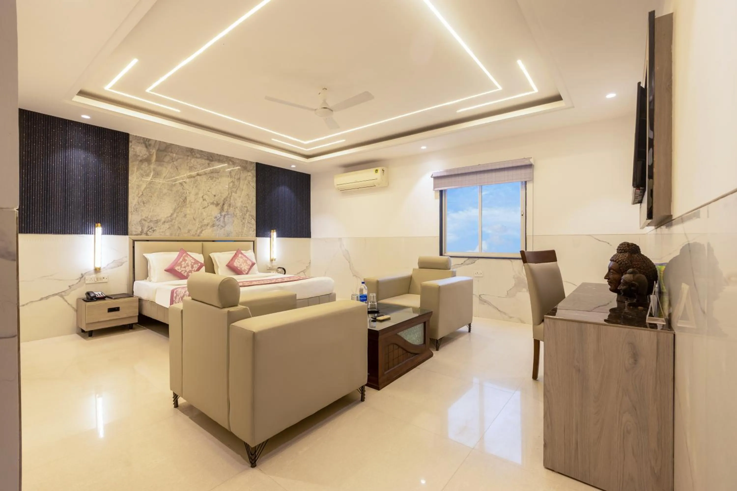 Photo of the whole room in Hotel Transit International- Aerocity Delhi Airport