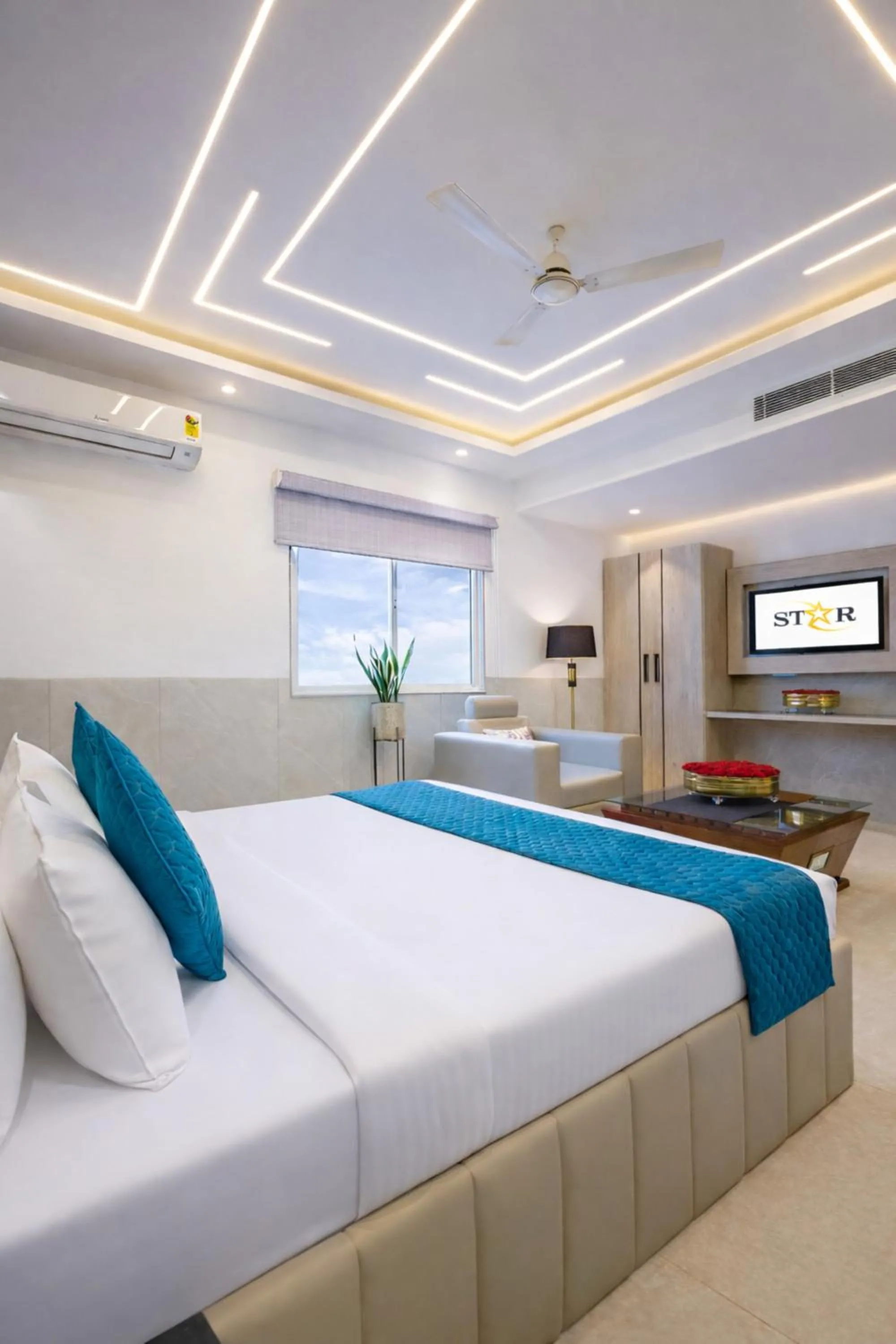 Bedroom, Bed in Hotel Transit International- Aerocity Delhi Airport