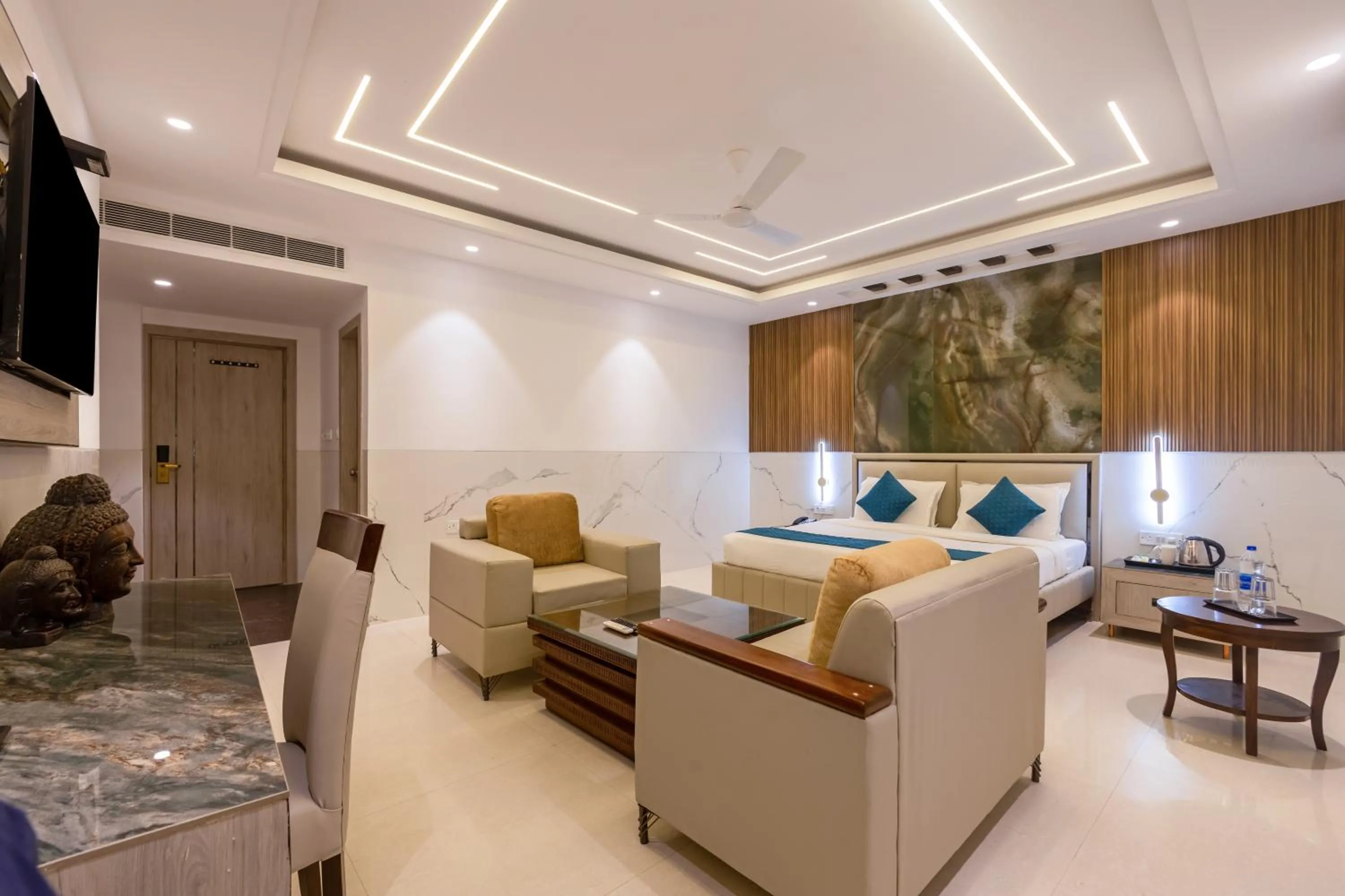 Photo of the whole room in Hotel Transit International- Aerocity Delhi Airport