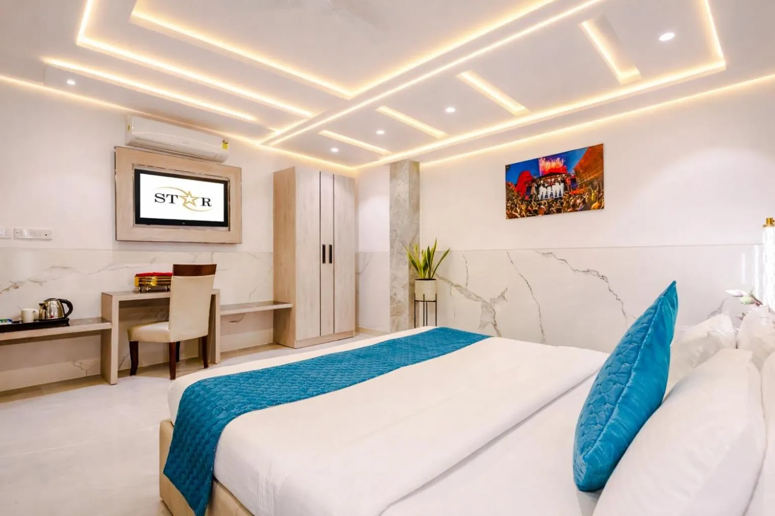 Photo of the whole room, Bed in Hotel Transit International- Aerocity Delhi Airport