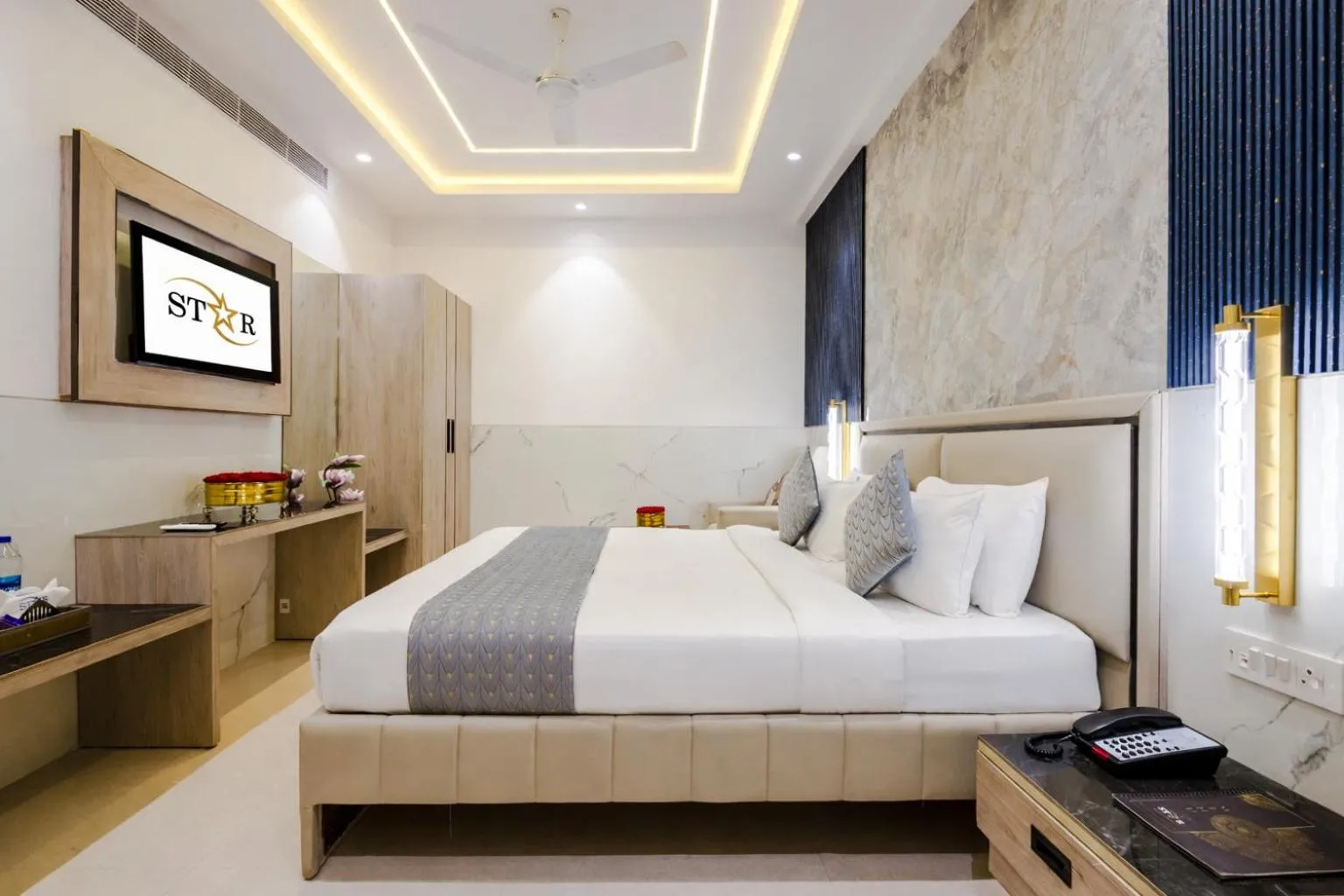 Photo of the whole room, Bed in Hotel Transit International- Aerocity Delhi Airport