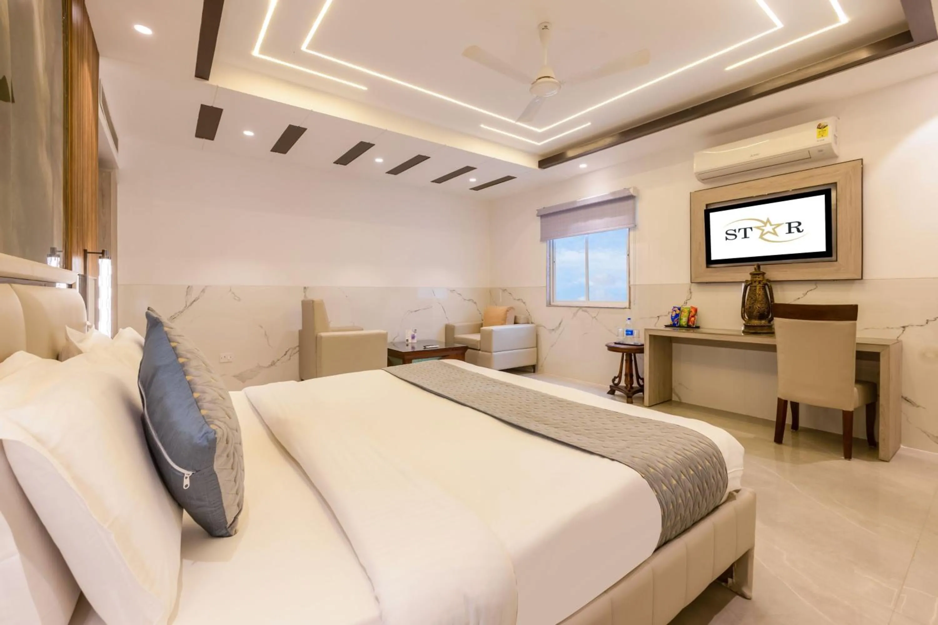 Photo of the whole room, Bed in Hotel Transit International- Aerocity Delhi Airport