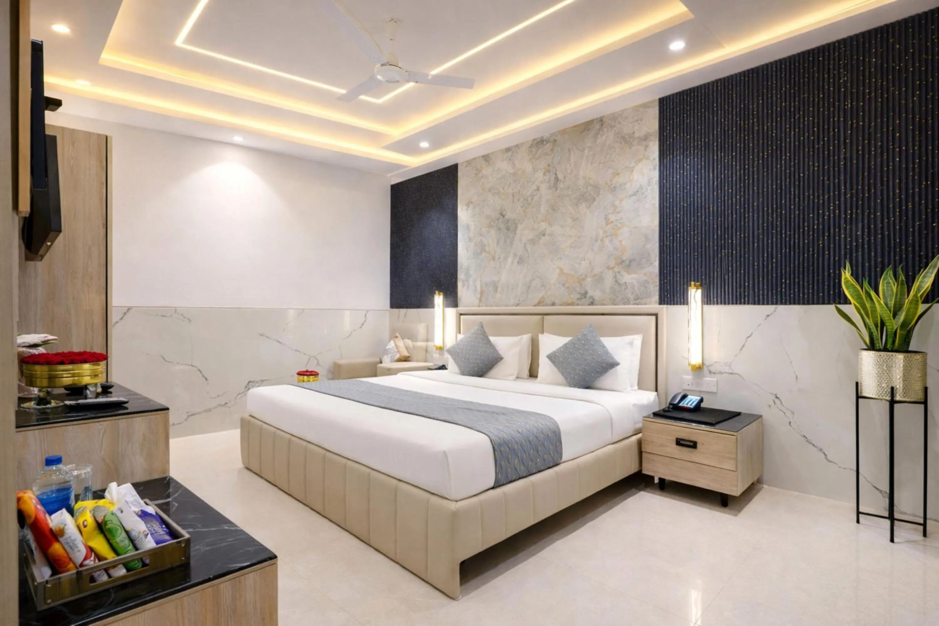 Photo of the whole room, Bed in Hotel Transit International- Aerocity Delhi Airport