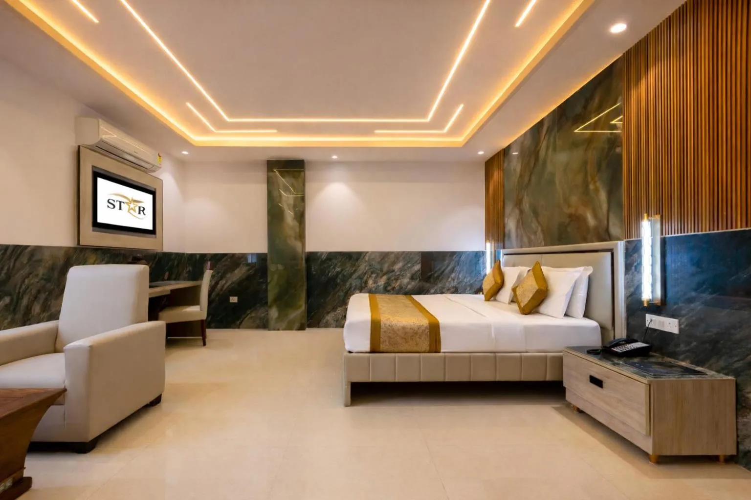 Bedroom, Bed in Hotel Transit International- Aerocity Delhi Airport