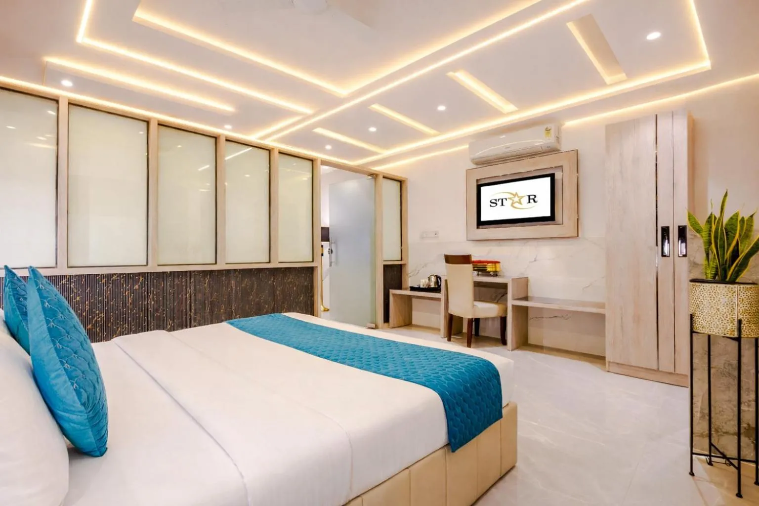Photo of the whole room, Bed in Hotel Transit International- Aerocity Delhi Airport