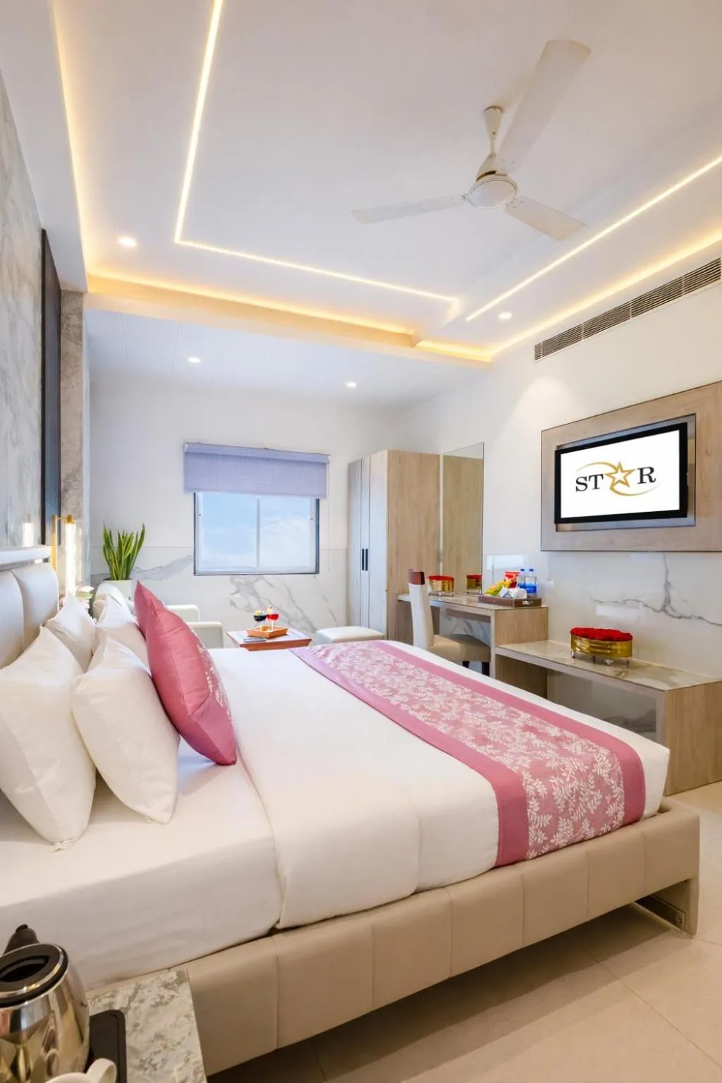 Bedroom, Bed in Hotel Transit International- Aerocity Delhi Airport