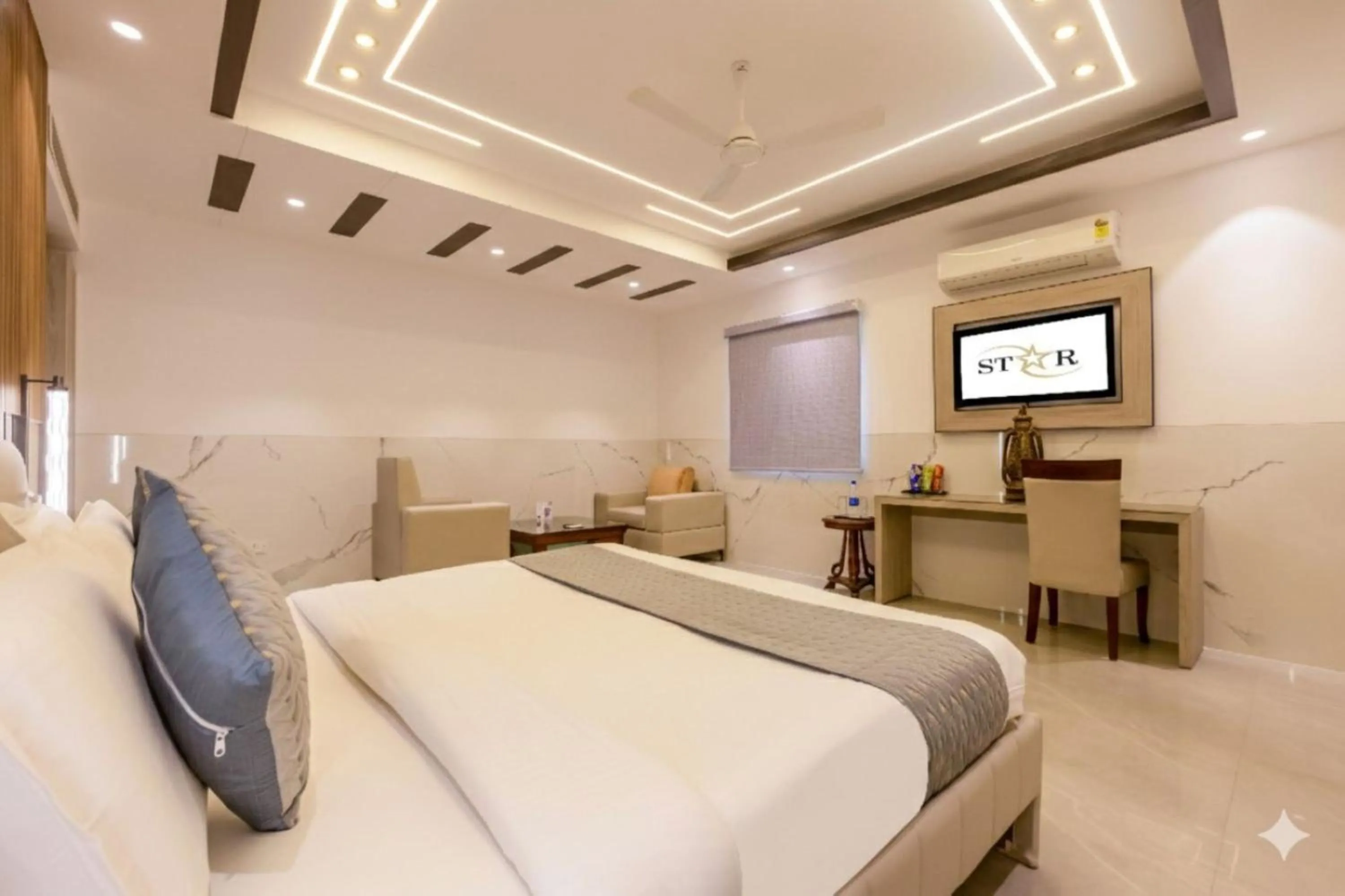 Bedroom, Bed in Hotel Transit International- Aerocity Delhi Airport