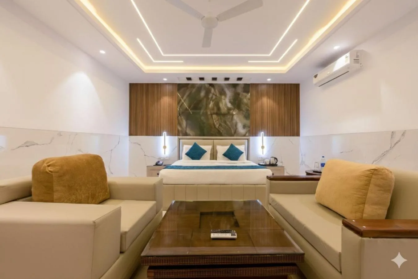 Photo of the whole room in Hotel Transit International- Aerocity Delhi Airport